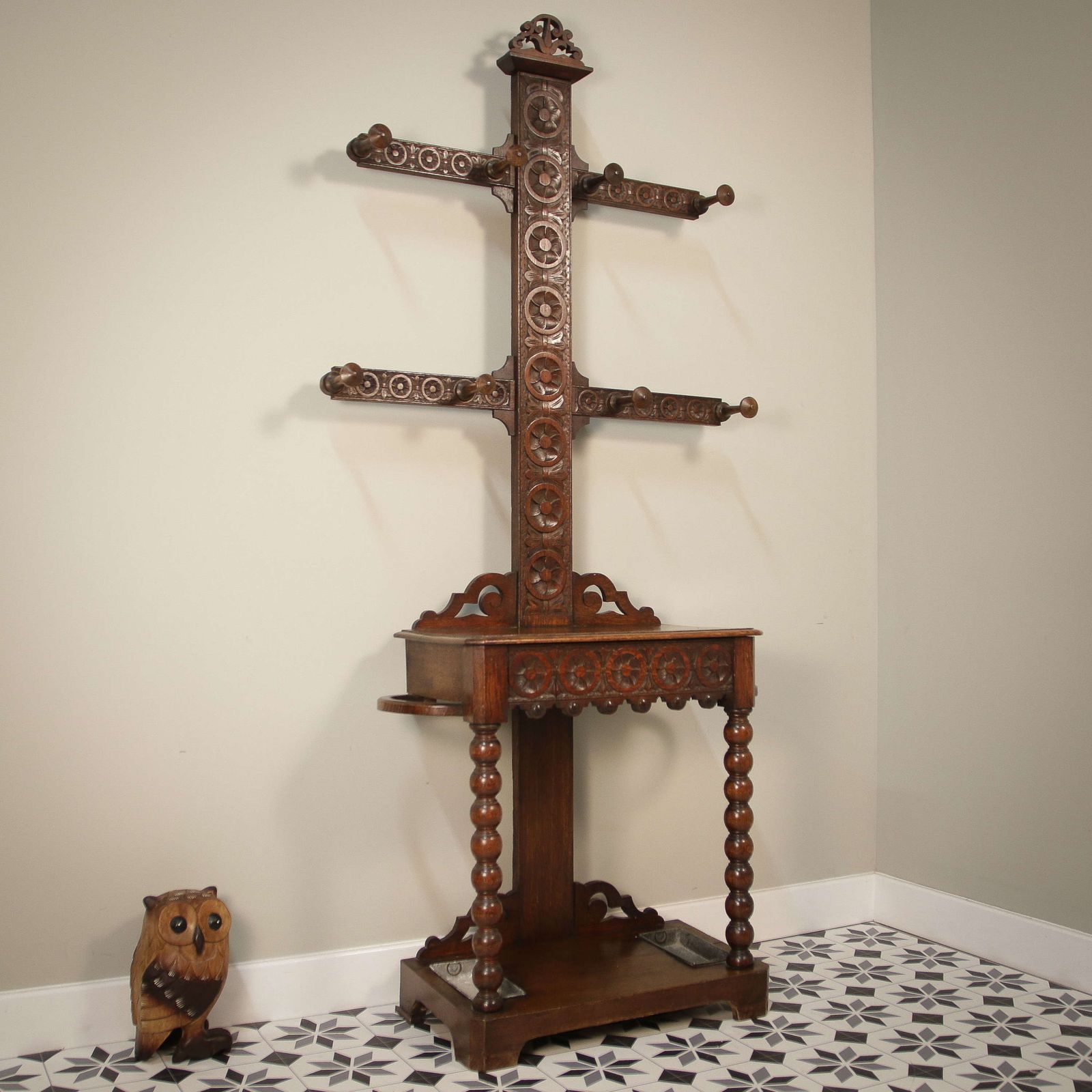 photo furniture Hall Stand Late Victorian In A Crucifix Shape With Bobbin Legs