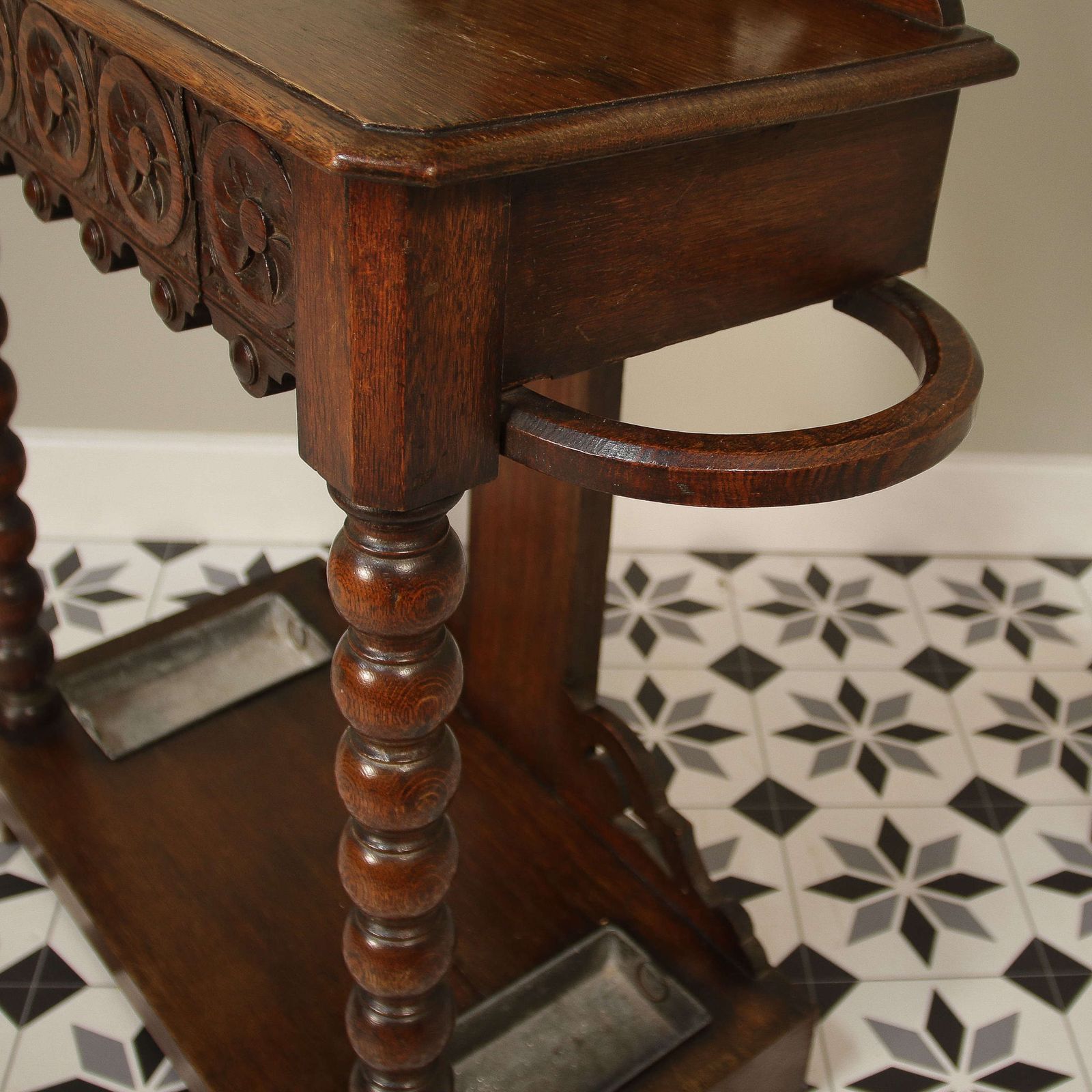 525.0 Hall Stand Late Victorian In A Crucifix Shape With Bobbin Legs photo