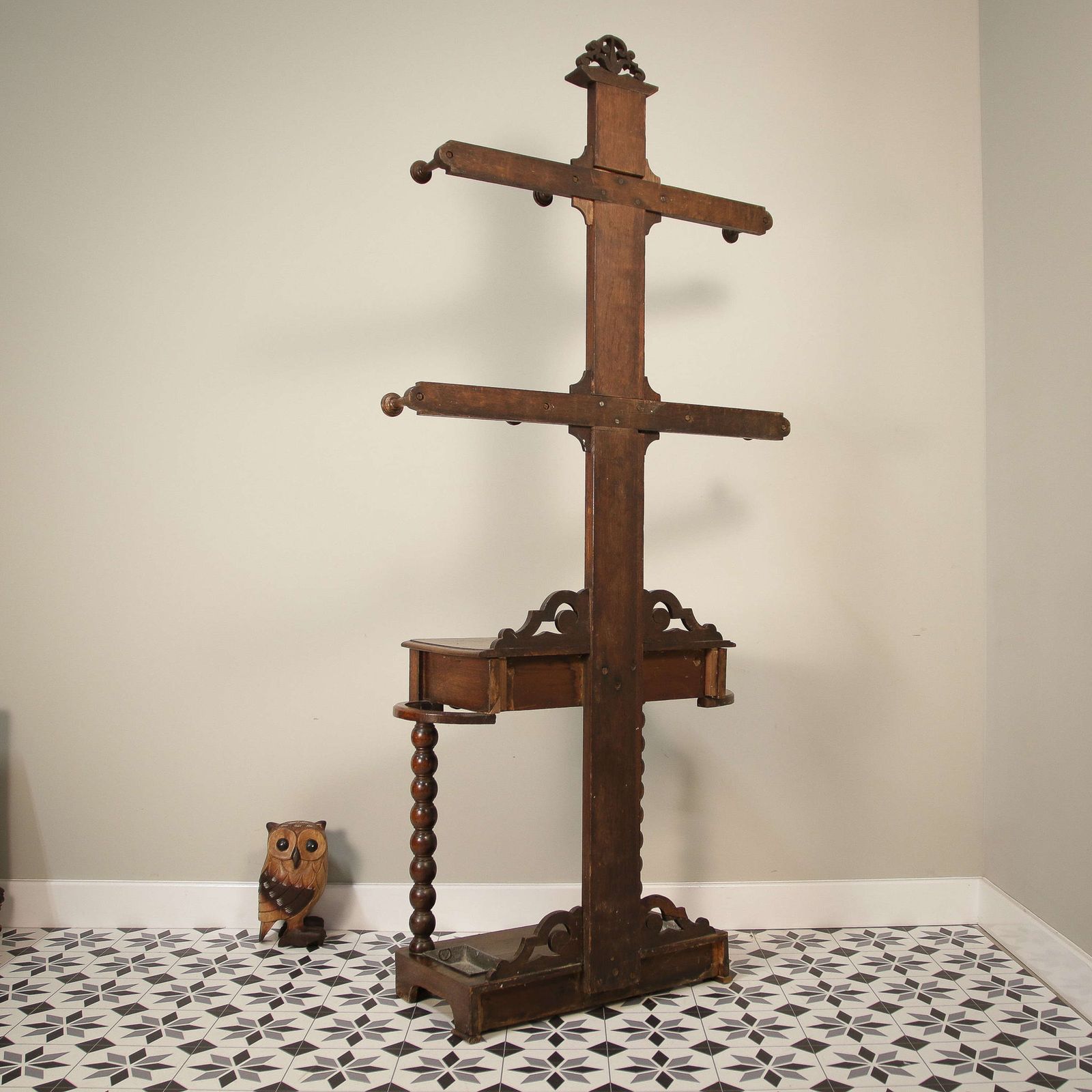 photo vinterior Hall Stand Late Victorian In A Crucifix Shape With Bobbin Legs