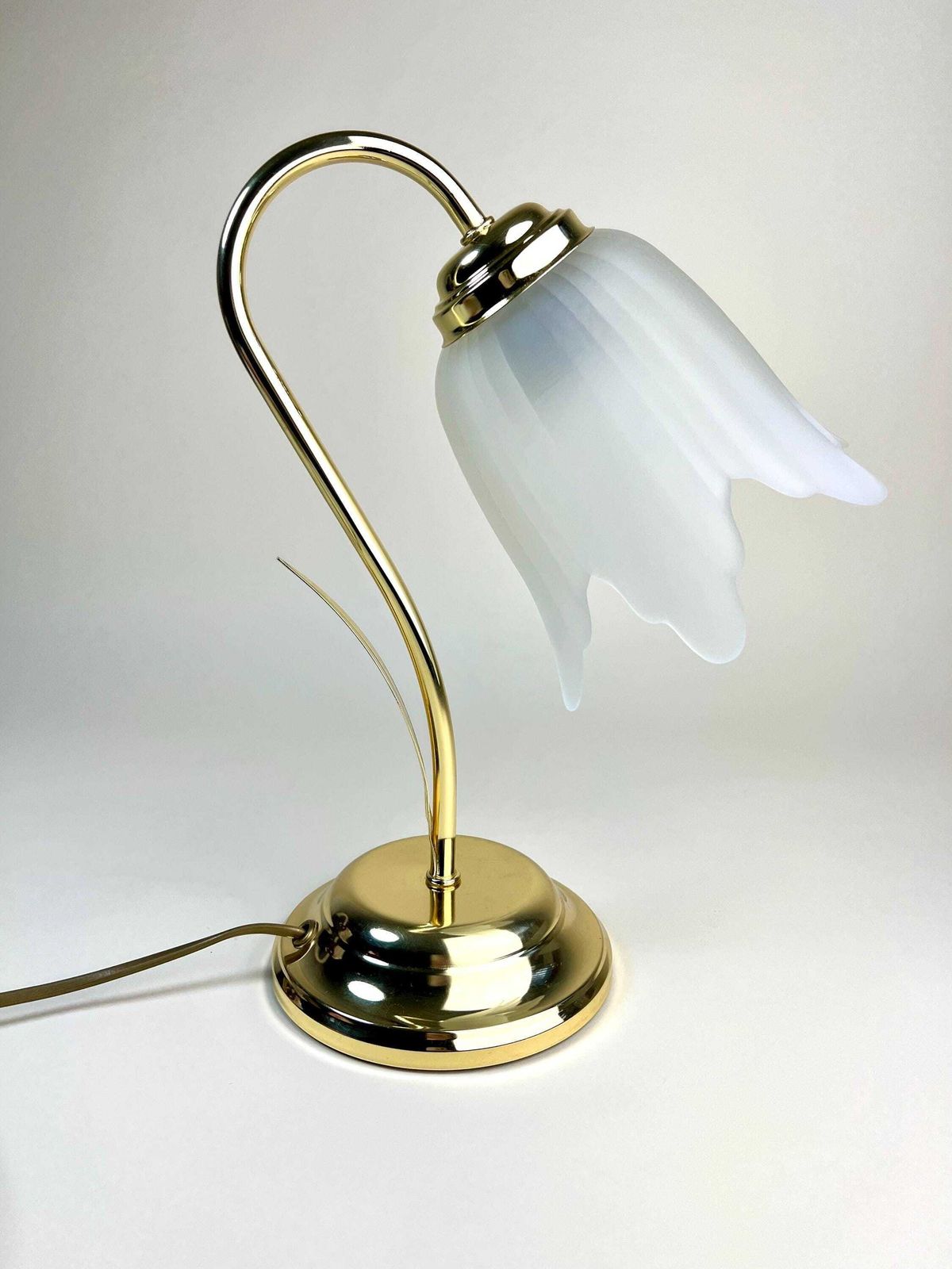 photo furniture Vintage Flower Lamp Glass Brass 80s Witch Nature Style Decor Room Gooseneck Whimsical Fairycore Aesthetic Victorian Style Grandma Chic Lamp