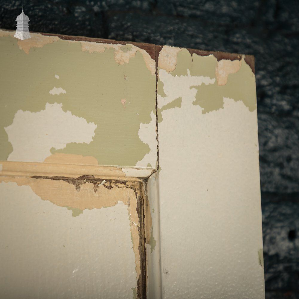 1930s 4 Panel Door – Distressed White, Beehive Handles, Original Locks & Hinges photo vinterior