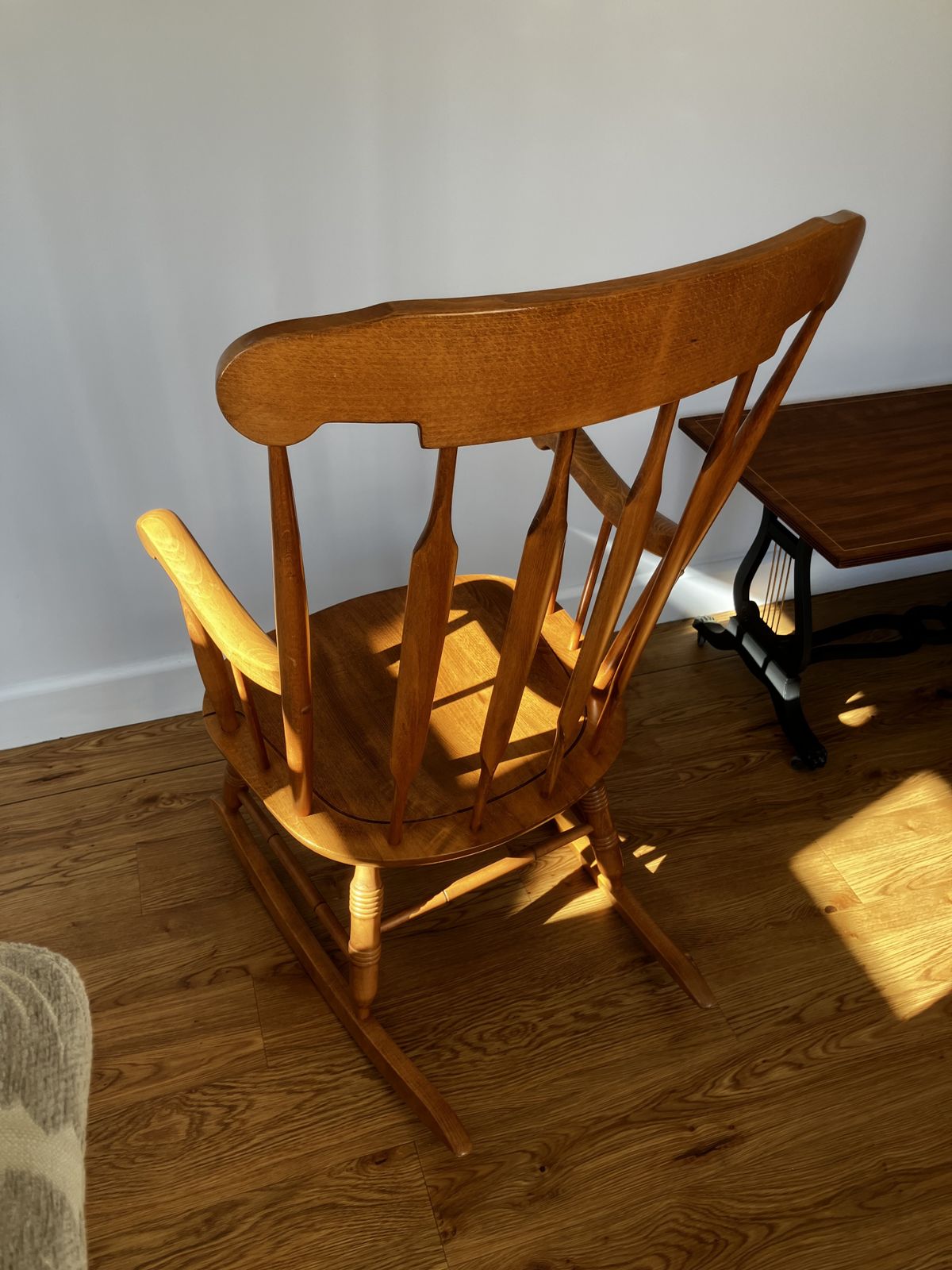 Excellent Wooden Rocking Chair photo 230.0