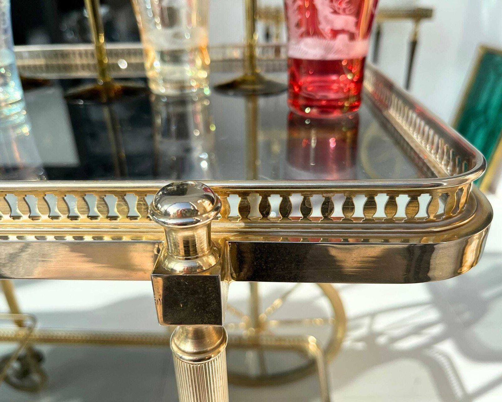 photo furniture Barkar | 1 Stuk | Moody Glas En Flessenhouder | Grote En Kleine Wielen