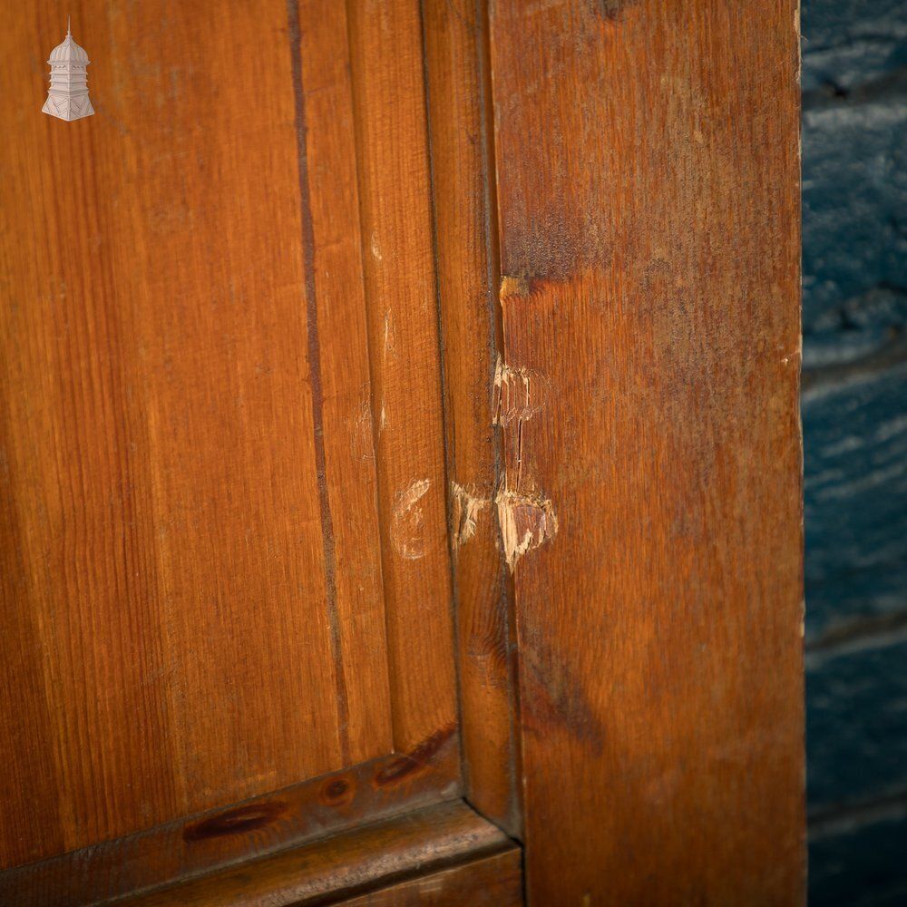 photo vintage 4 Panel Pine Door – Moulded Panels, Stained Finish