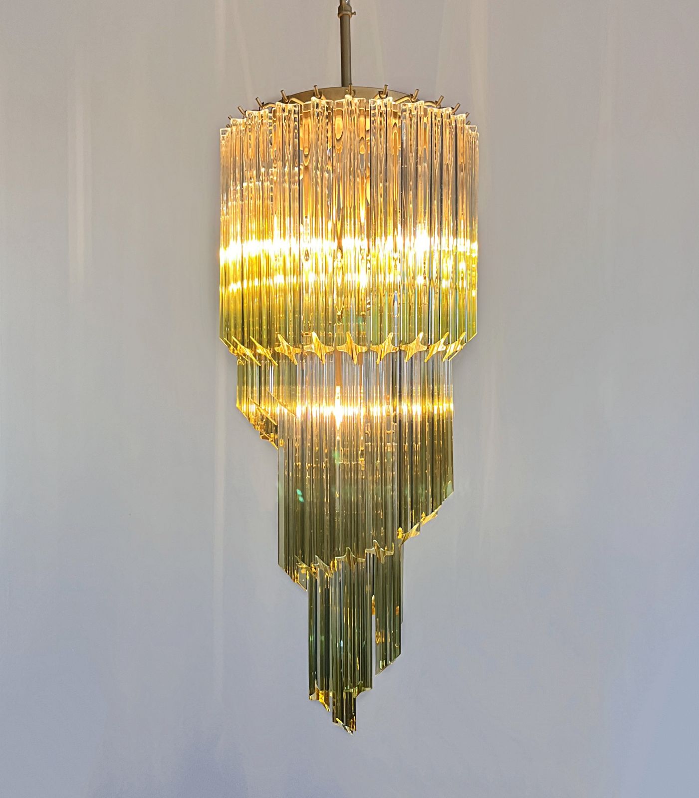 photo vinterior Murano Glass Spiral Chandelier – 54 Quadriedri Shaded Green Prisms