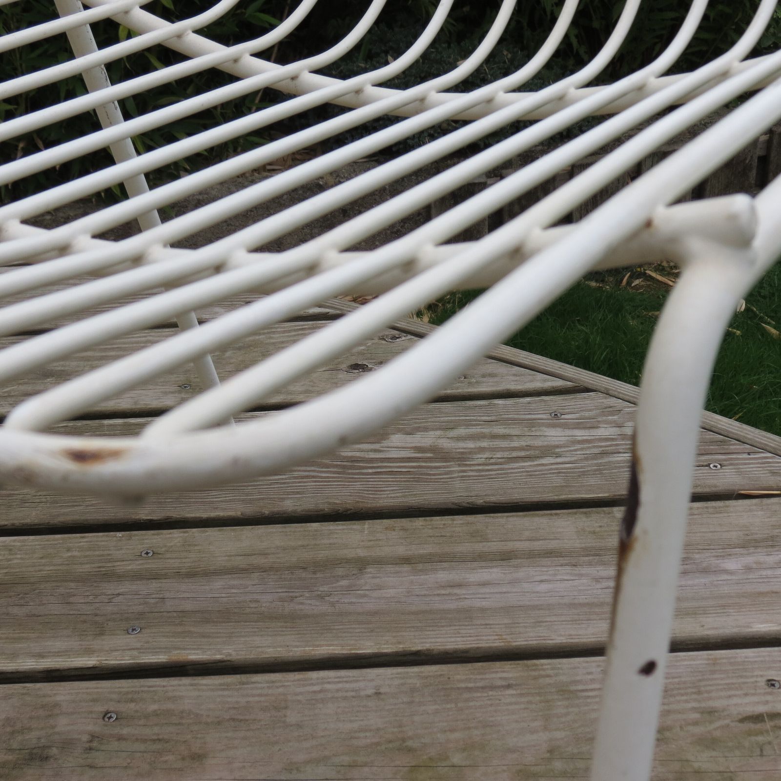 photo vintage 1960s Mid Century White Metal Garden Chair