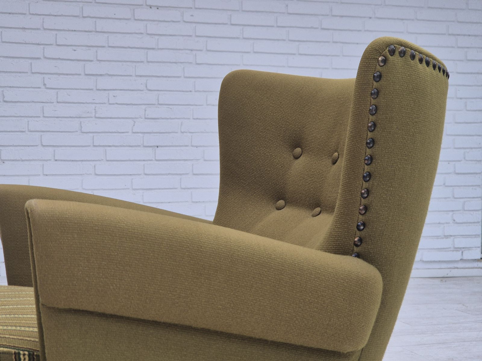photo vinterior 1970s, Danish Lounge Chair, Original Green Furniture Wool, Oak Wood.