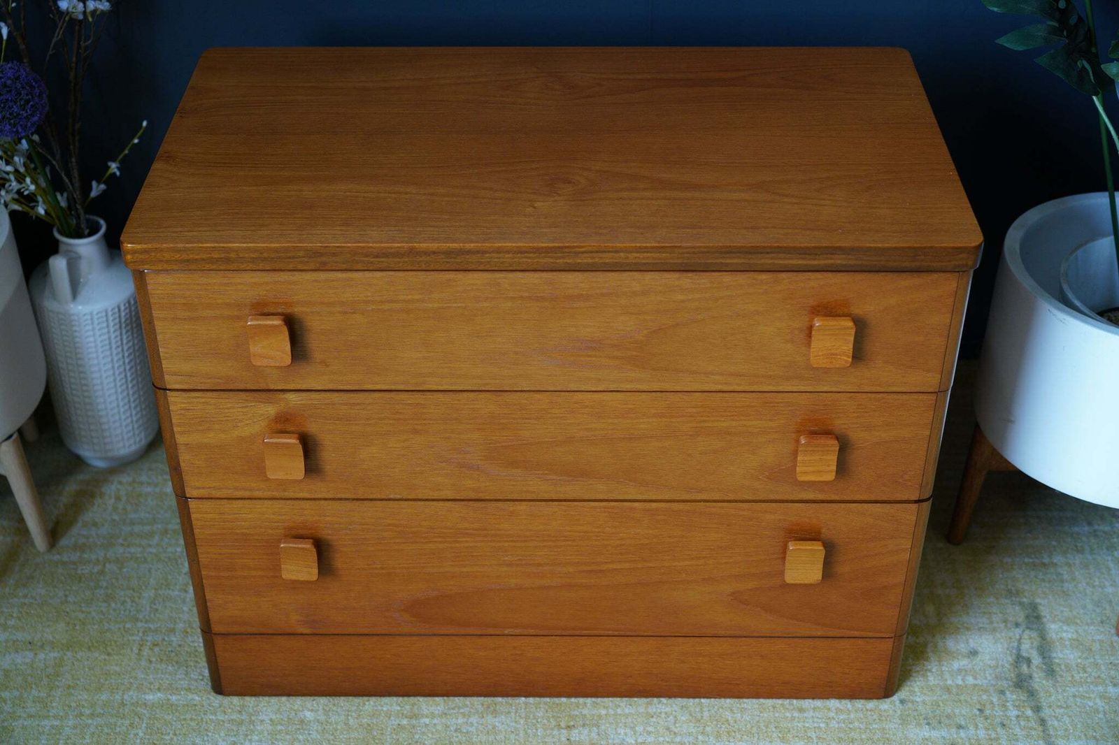 Vintage Mid Century Stag Chest Of Drawers – Timeless British Craftsmanship photo Furniture