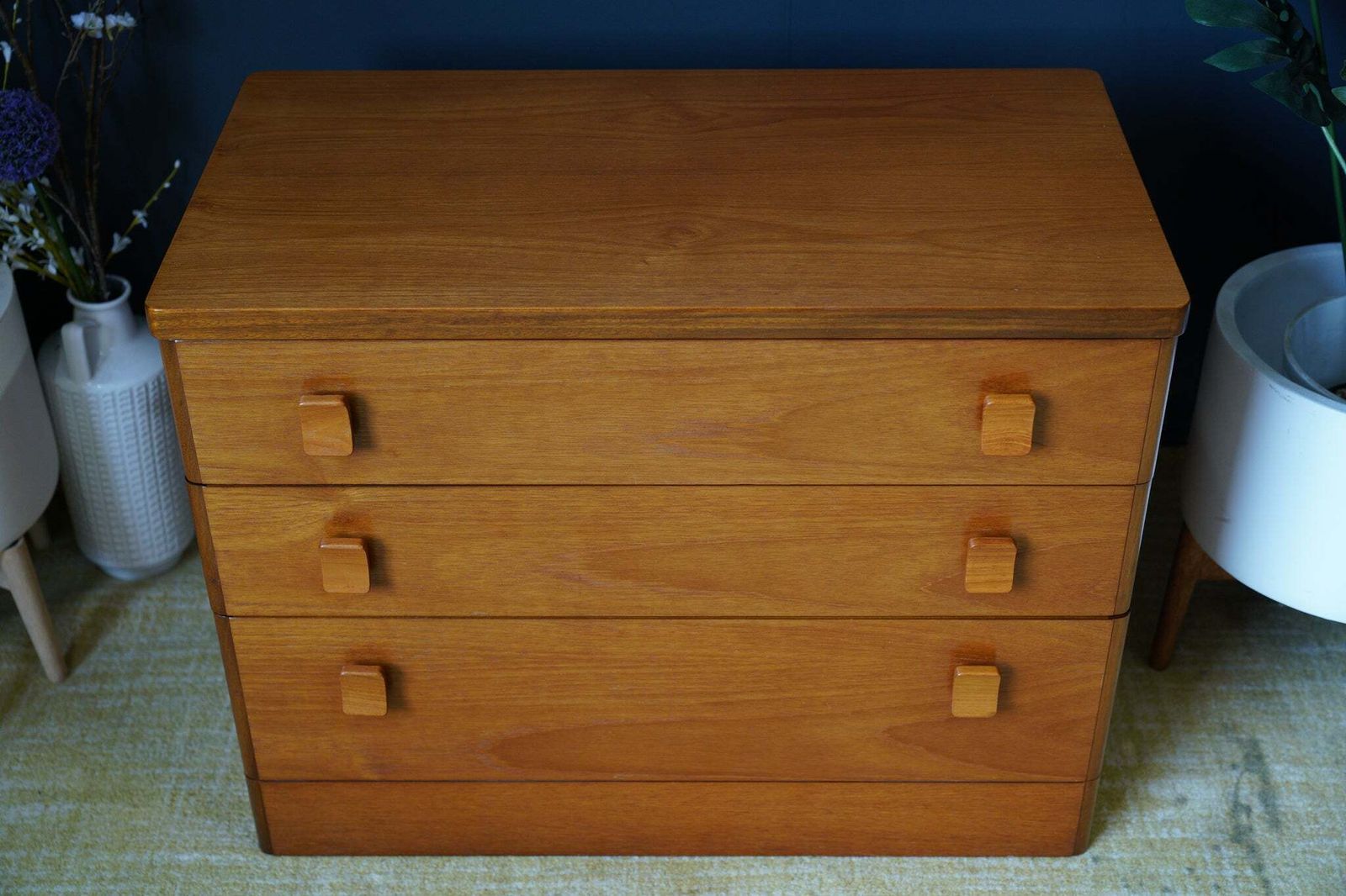 Vintage Mid Century Stag Chest Of Drawers – Timeless British Craftsmanship photo 375.0