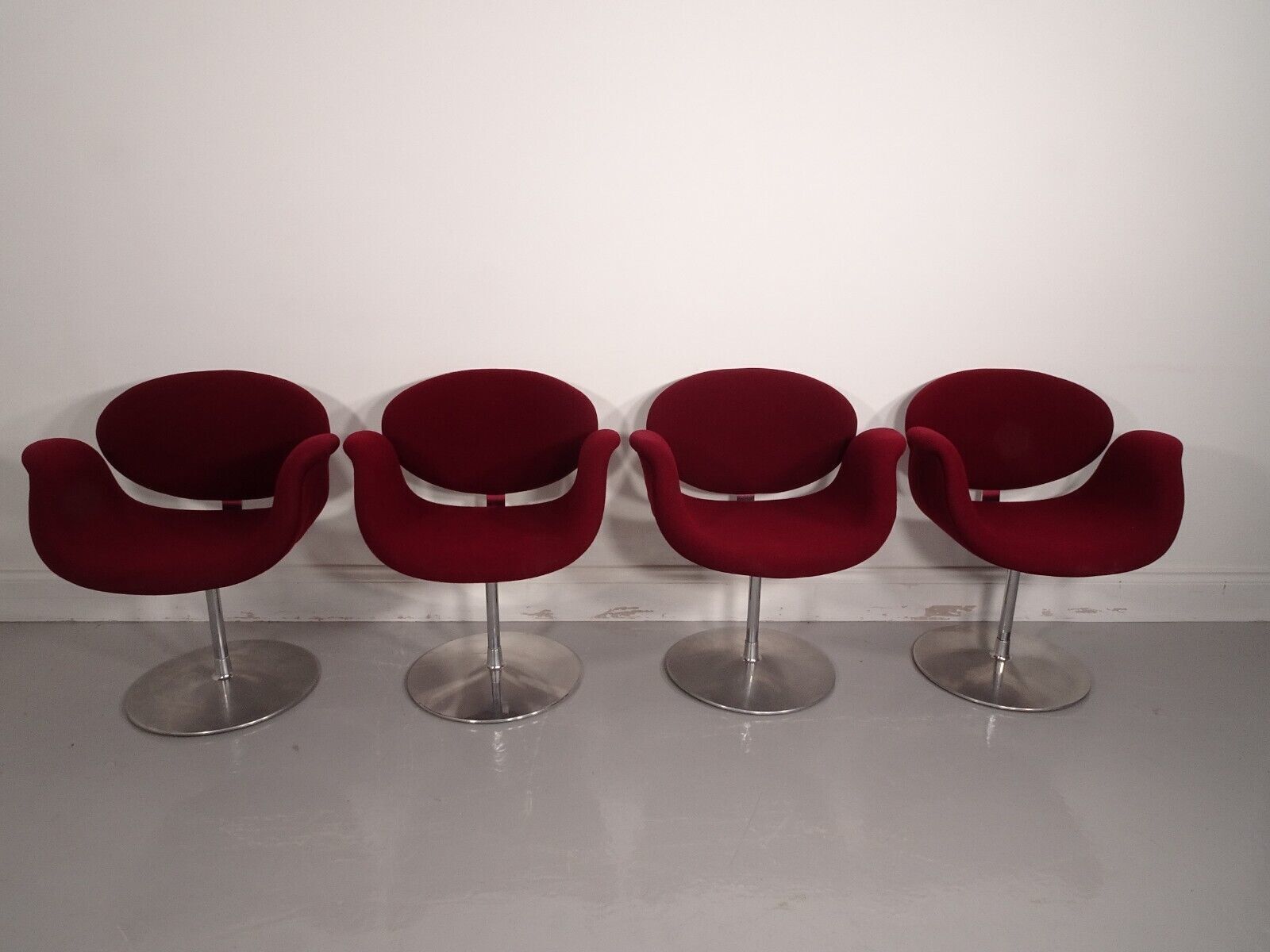 Stunning Set Of 4 Artifort Tulip Chairs In Burgundy Fabric photo for sale