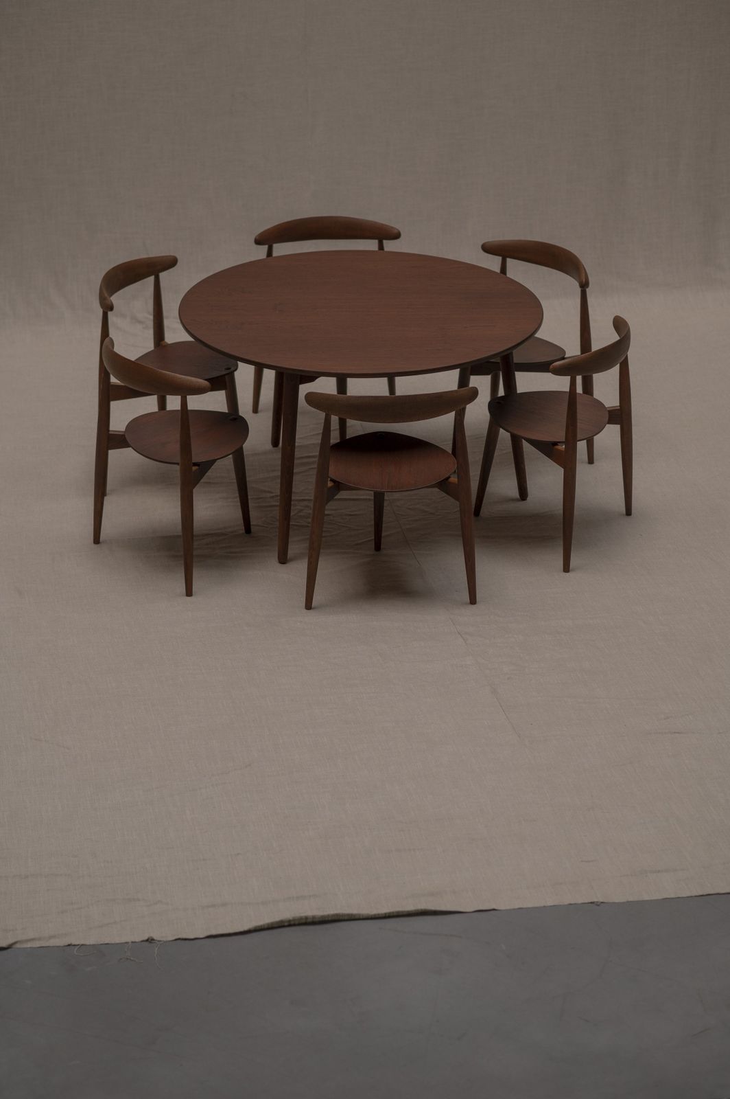 photo vintage 'Heart Dining Set' By Hans J. Wegner