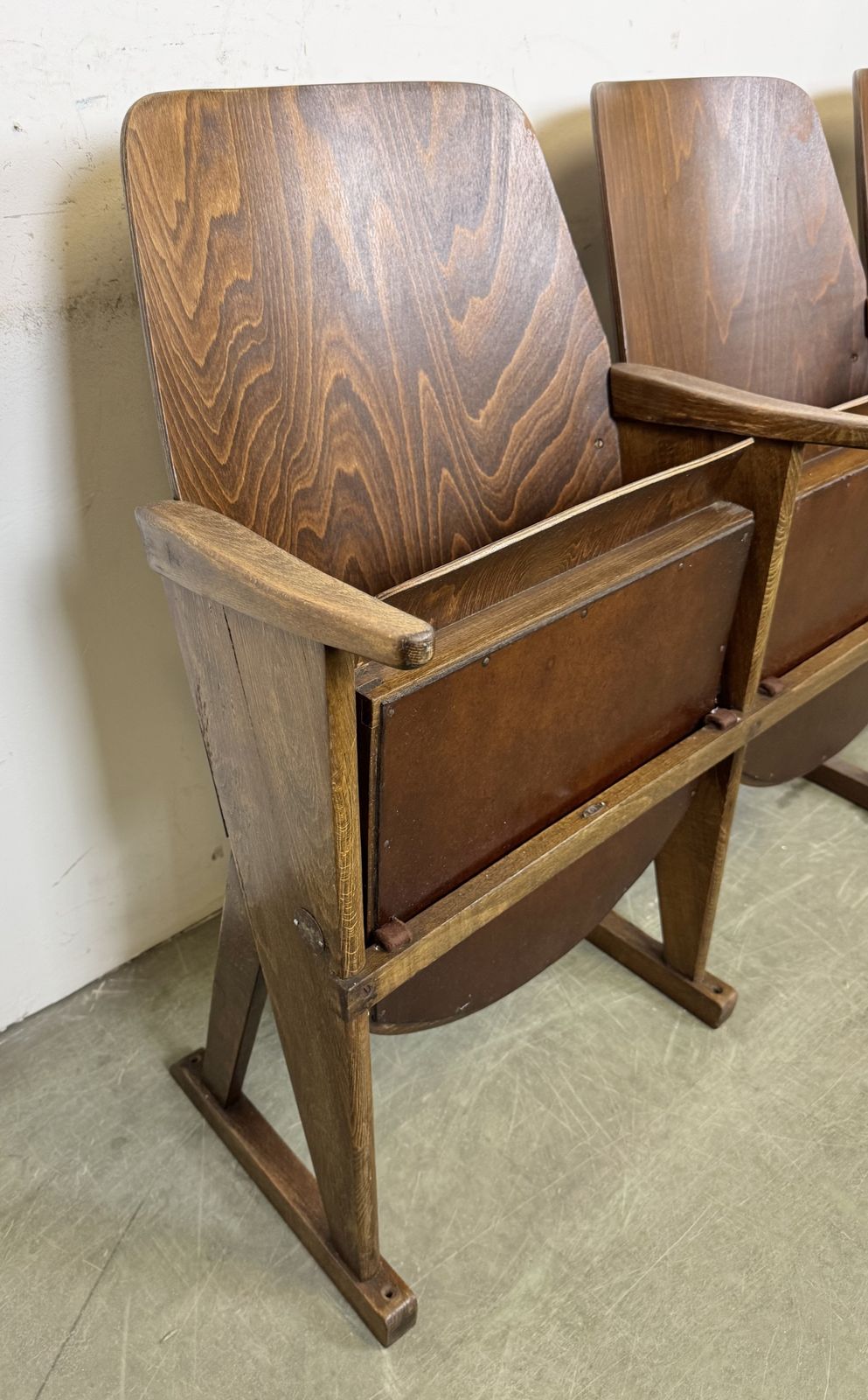 photo vinterior Vintage 3 Seat Cinema Theatre Bench From Ton, 1960s, 4x