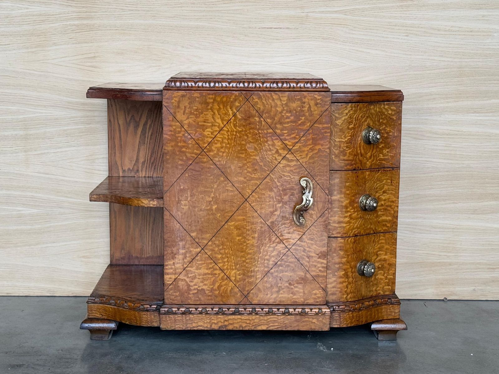 Paire de cabinets de chevet Art déco en loupe de noyer massif photo furniture