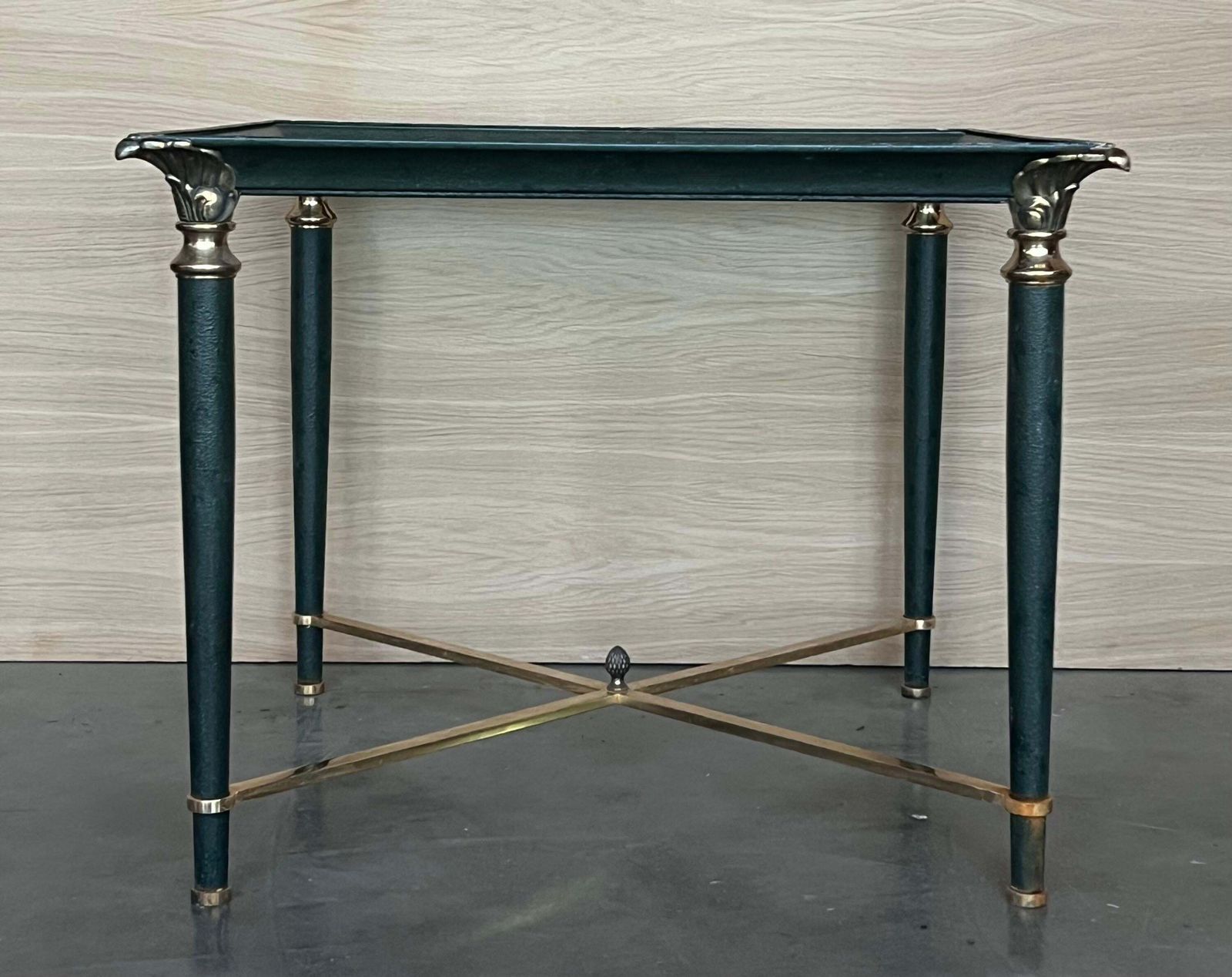 Ensemble de tables basses en fer vert, détails en bronze et laiton photo 3447.0
