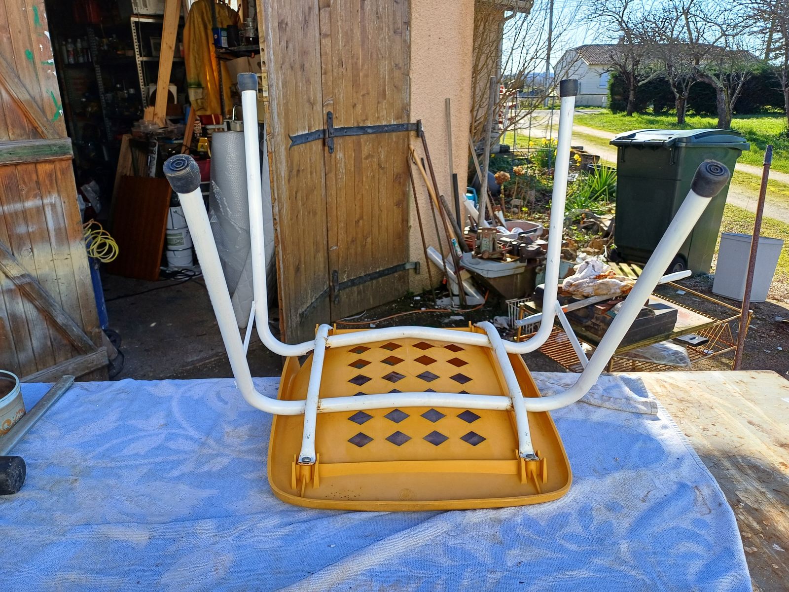 123.0 6 Vintage Iron And Orange Plastic Garden Chairs photo