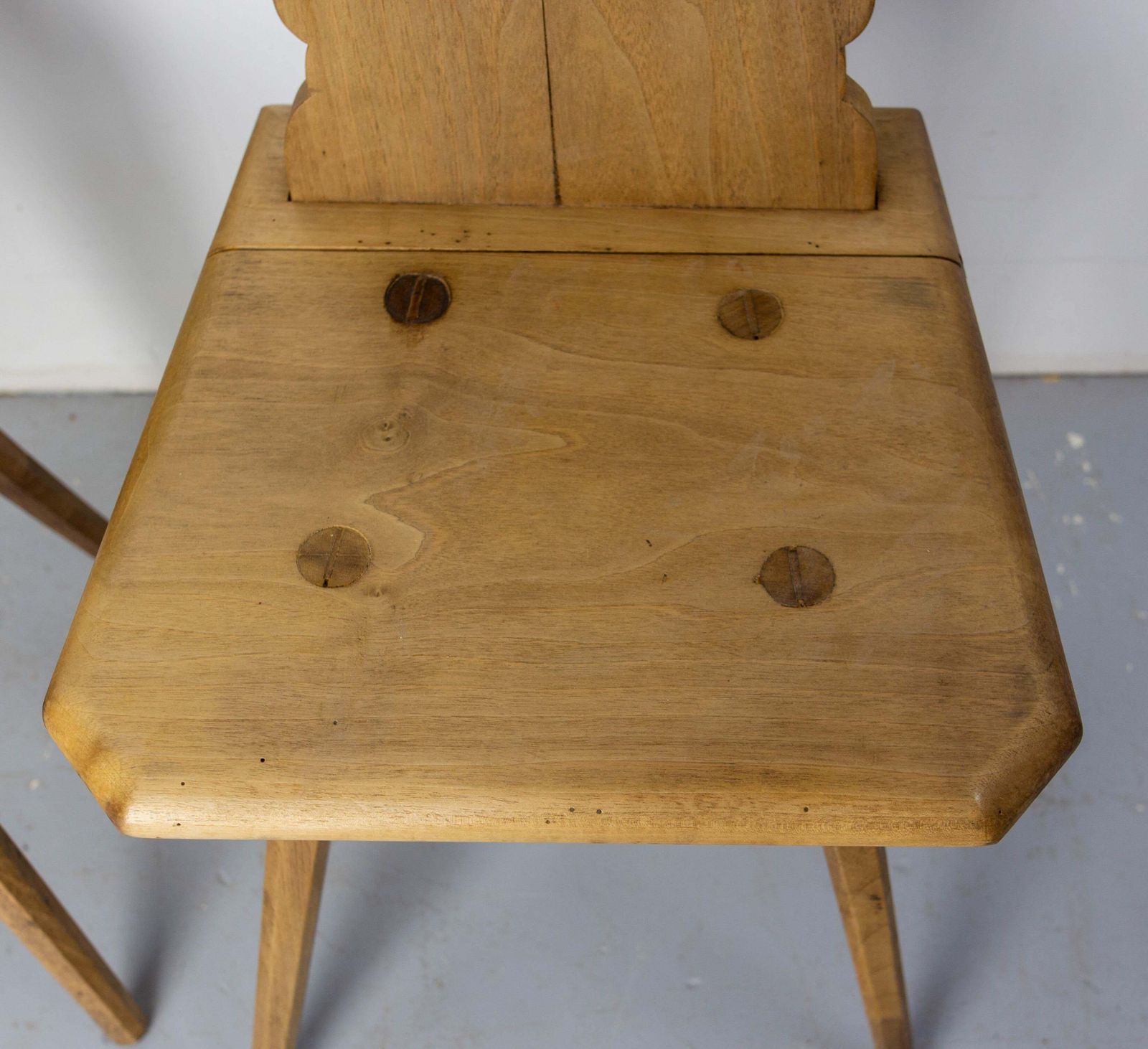 photo vinterior Midcentury French Pair Of Side Poplar Chairs Swiss Alp Style, Early 19th Century