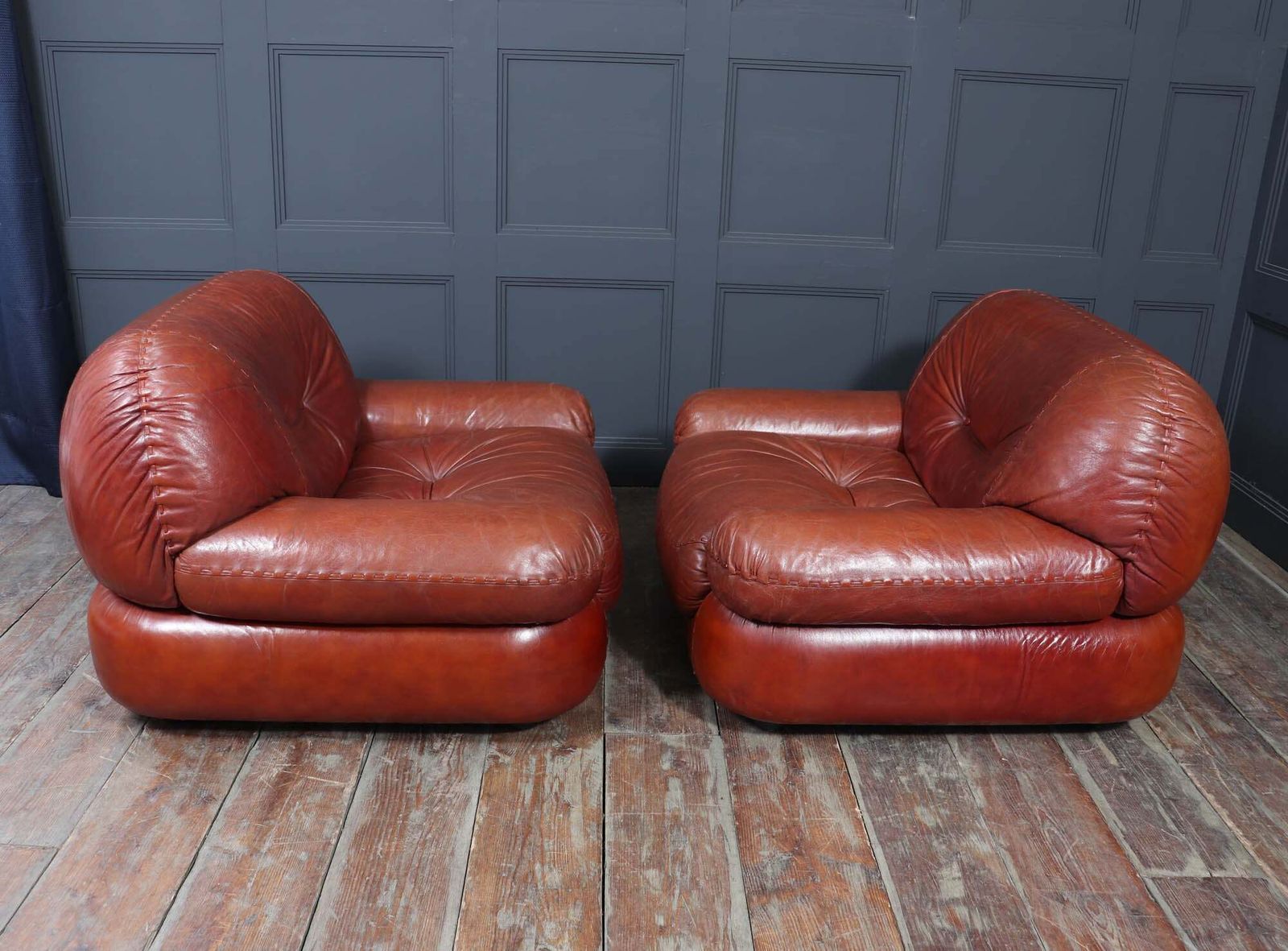 Pair Of Lounge Chairs In Leather By Sapporo For Mobil Girgi, Italy 1970 photo buy