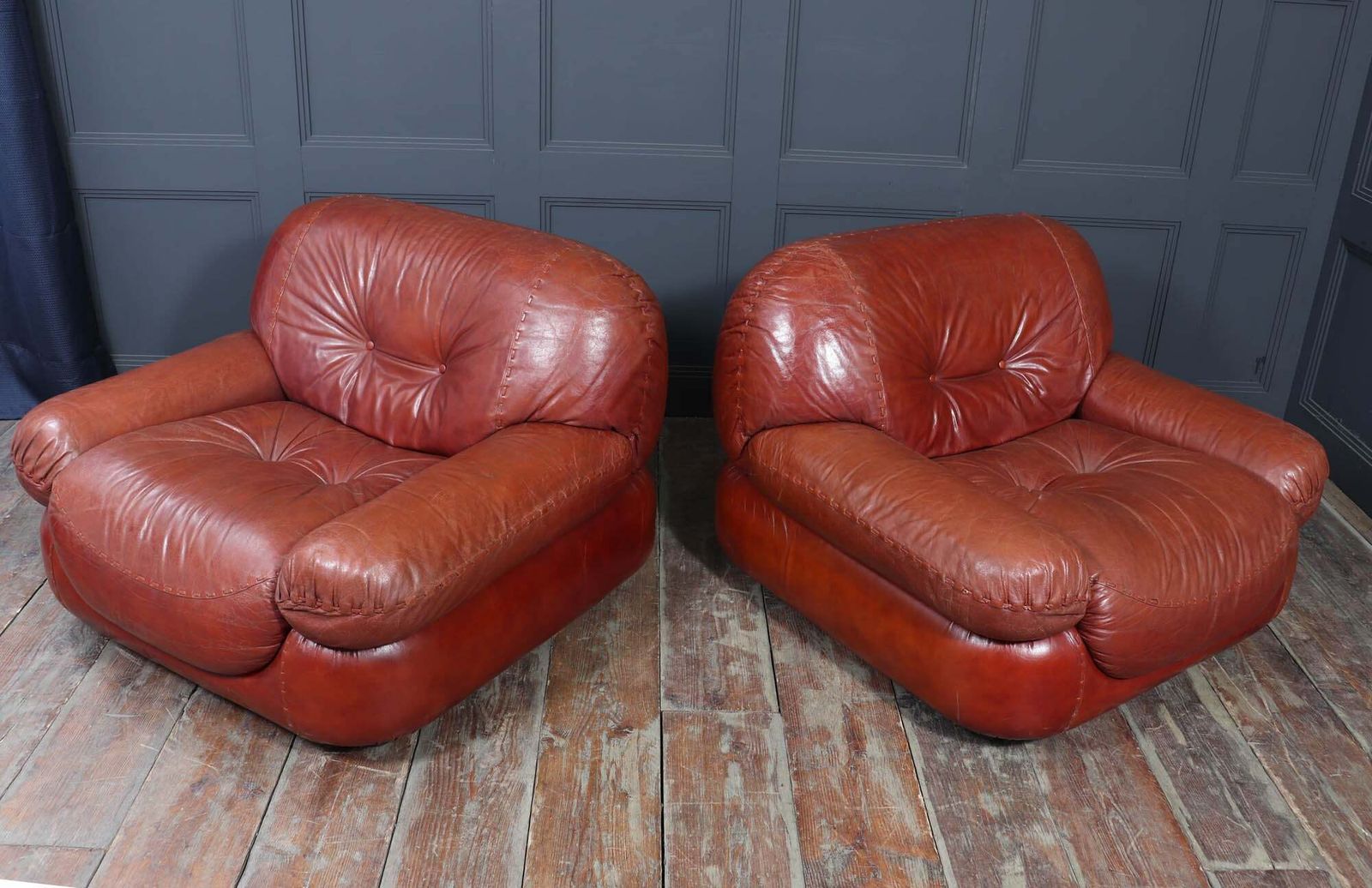 3250.0 Pair Of Lounge Chairs In Leather By Sapporo For Mobil Girgi, Italy 1970 photo