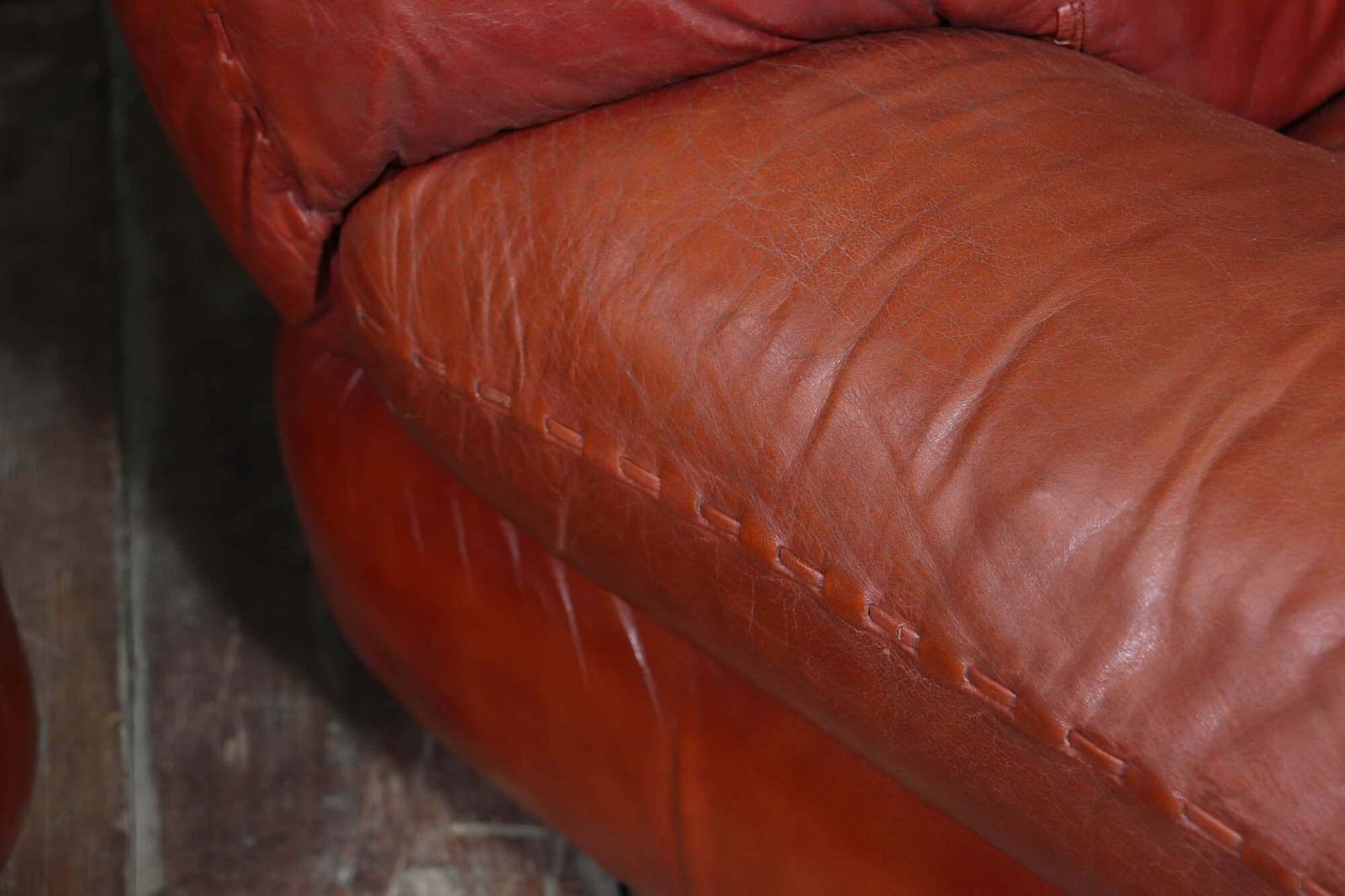photo vintage Pair Of Lounge Chairs In Leather By Sapporo For Mobil Girgi, Italy 1970