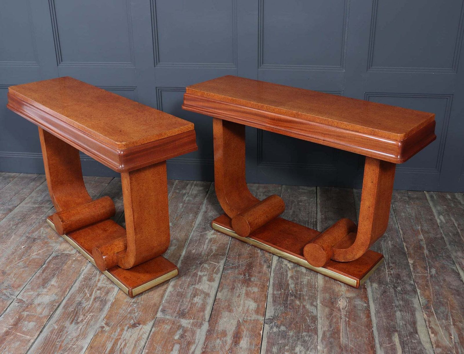 photo vintage Pair Of French Art Deco Console Tables In Amboyna C1925