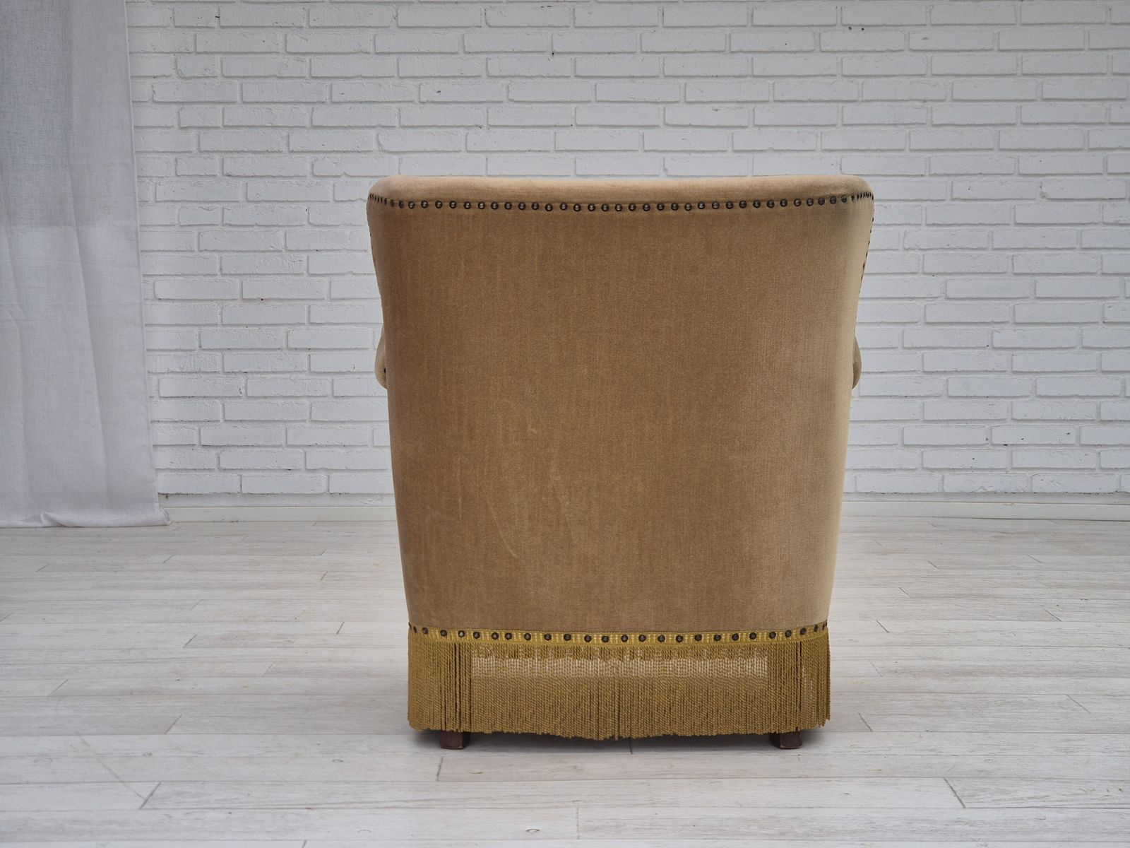 photo vinterior 1960s, Danish Lounge Chair, Green Furniture Velour, Original Condition.