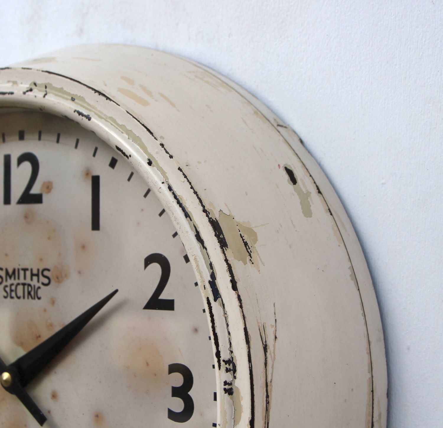photo furniture 1950s British Bakelite Vintage School / Commercial Wall Clock. Fully Guaranteed