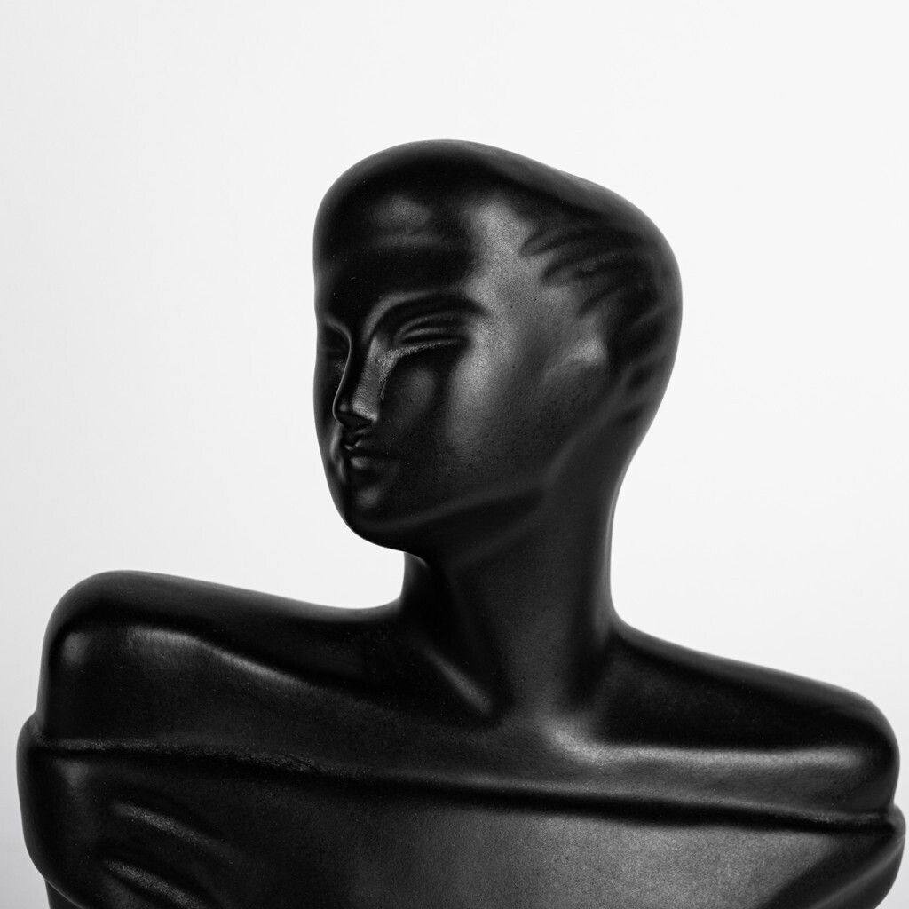 Sculpture Of A Woman, 1980s, Vintage photo vinterior