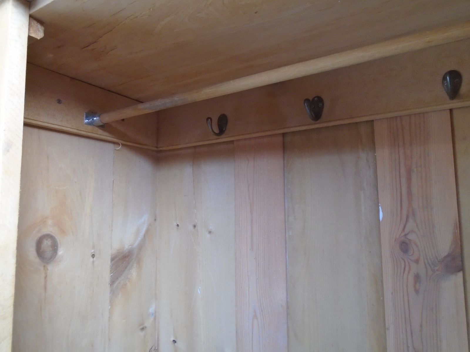 595.0 A Waxed Pretty Victorian Pine 1 Piece Child's / Hall Wardrobe photo