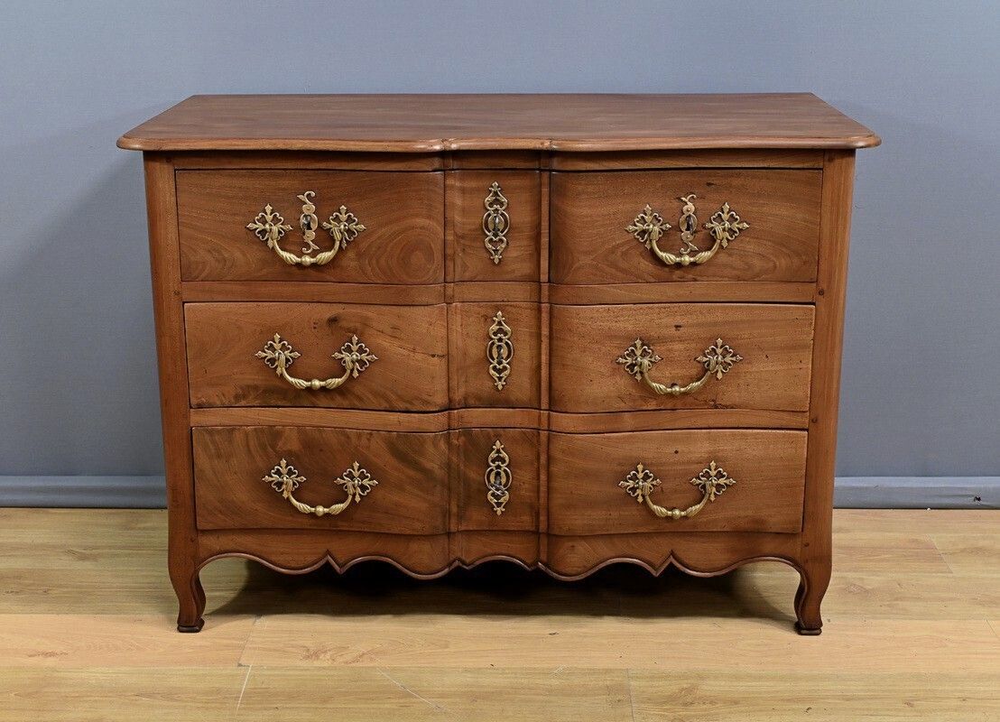 Arbalète Nantaise Chest Of Drawers In Cuban Mahogany, Louis XV Period – 18th Century