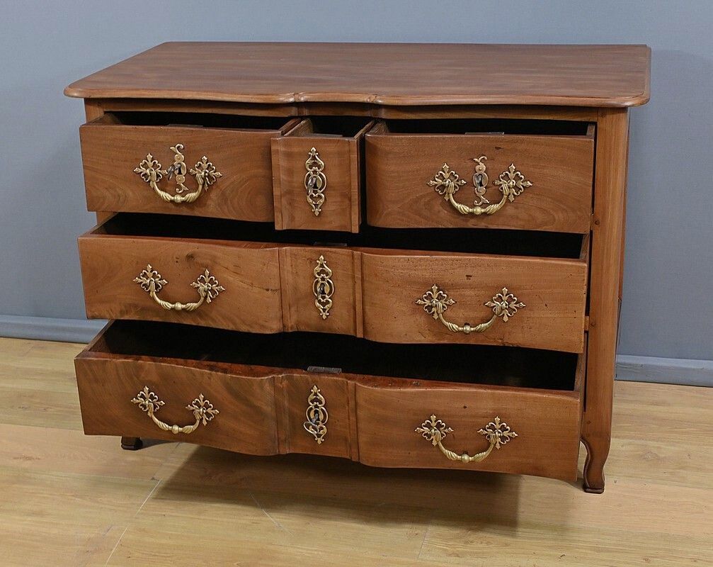 8900.0 Arbalète Nantaise Chest Of Drawers In Cuban Mahogany, Louis XV Period – 18th Century photo