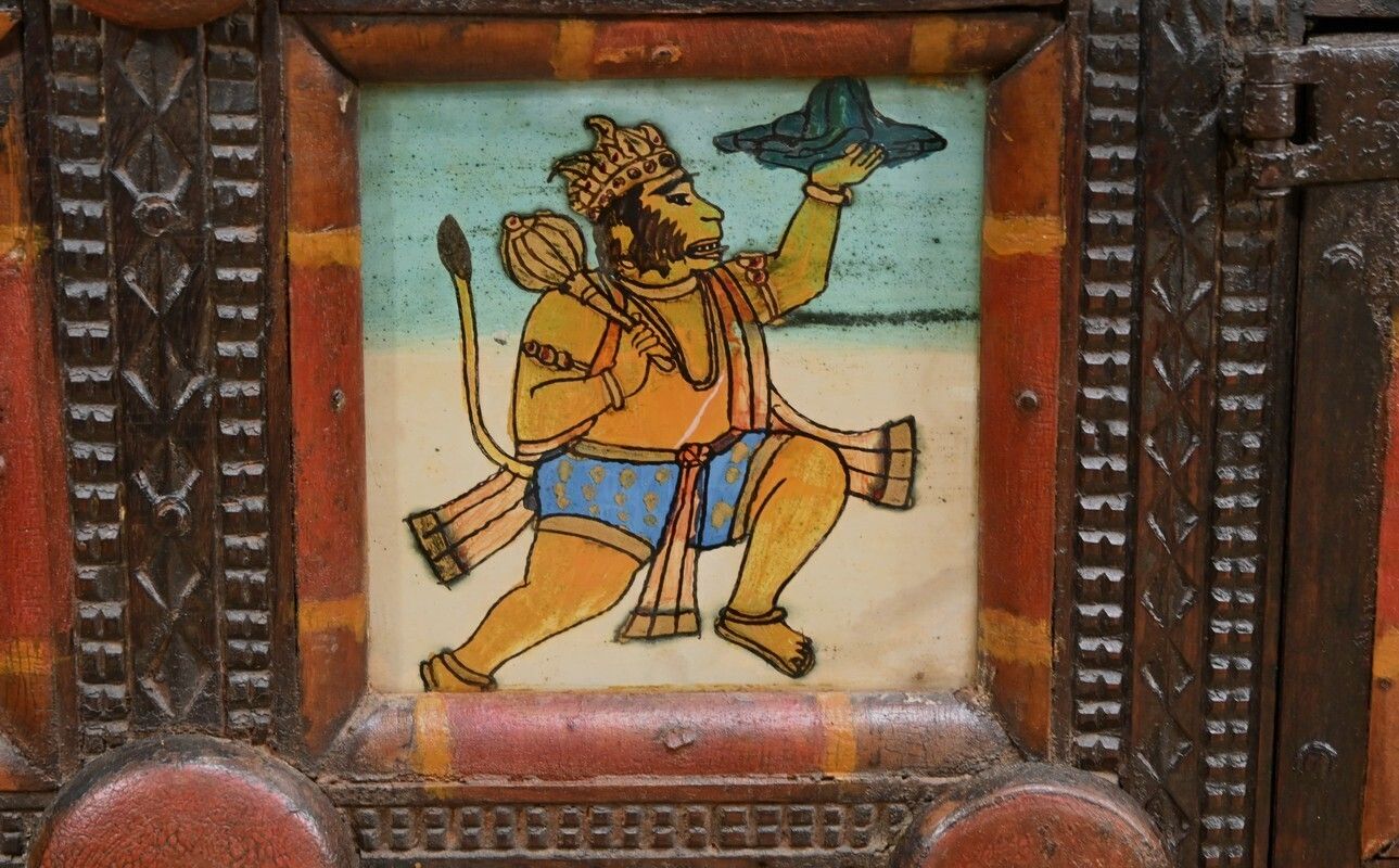 photo vinterior Manjoosh Exotic Wood Commercial Furniture, India – Early 20th Century