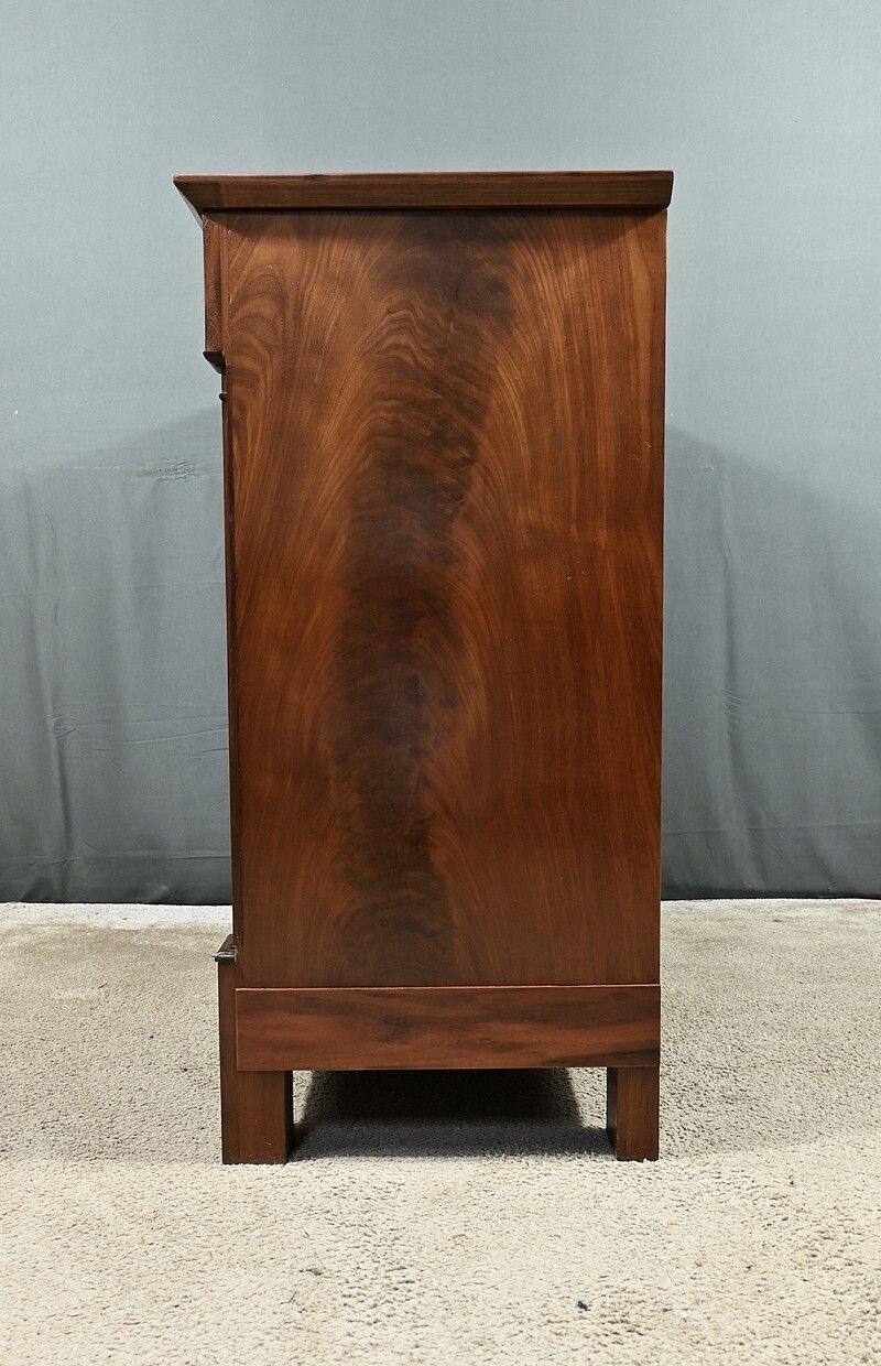 photo furniture Mahogany Veneer Sideboard, Directoire Period – Early 19th Century