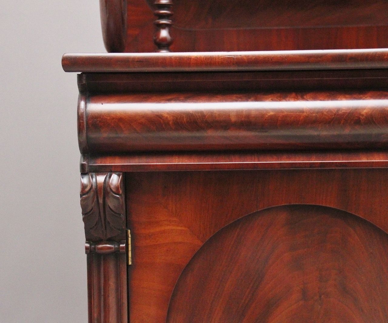 photo furniture 19th Century Mahogany Chiffonier