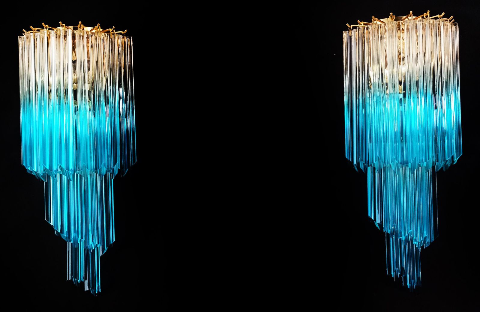 photo furniture Elegant Pair Of Vintage Murano Wall Sconce   32 Quadriedri Trasparent And Blue