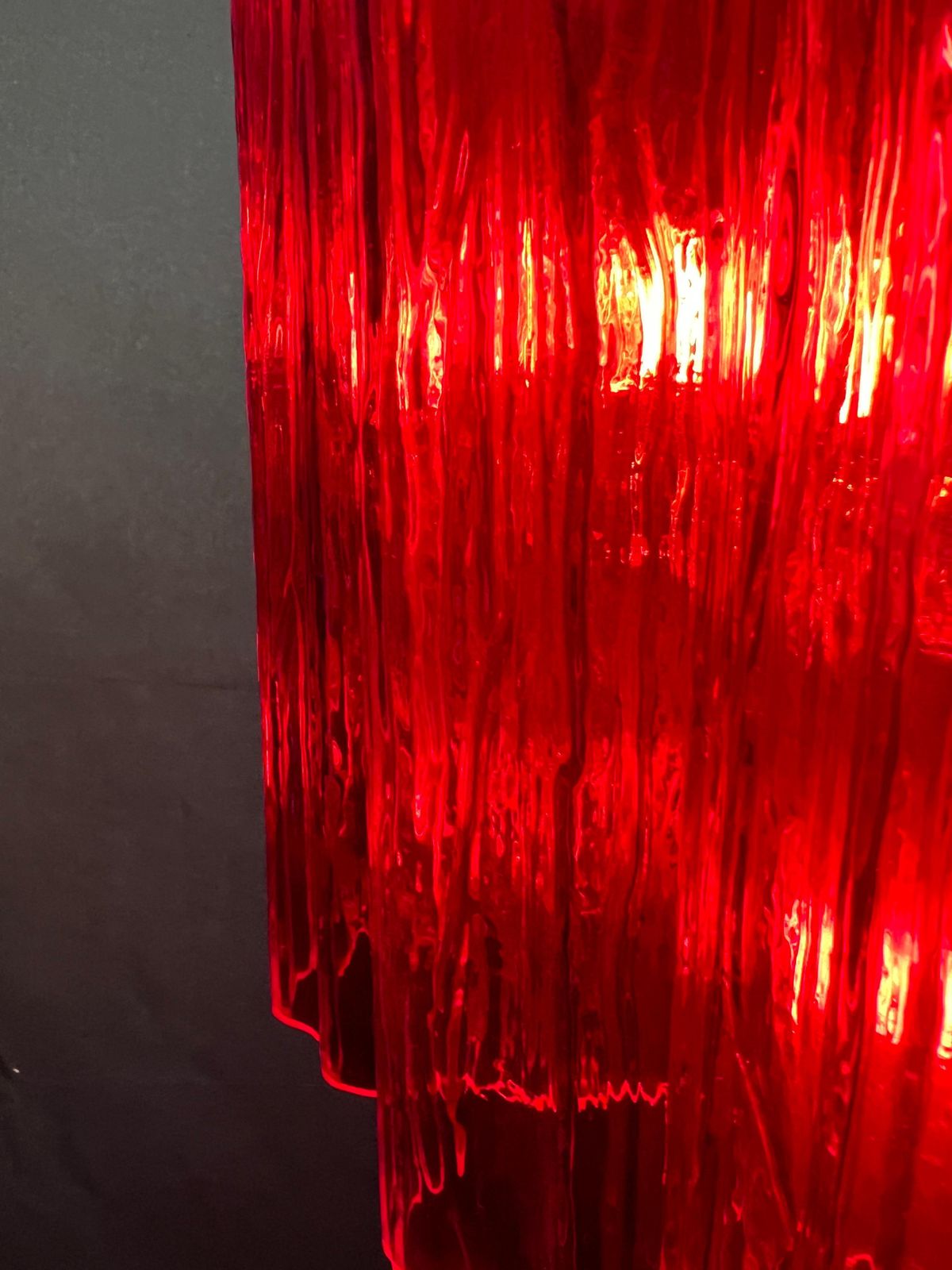 photo vintage Amazing Pair Of Italian Red Chandeliers By Valentina Planta, Murano