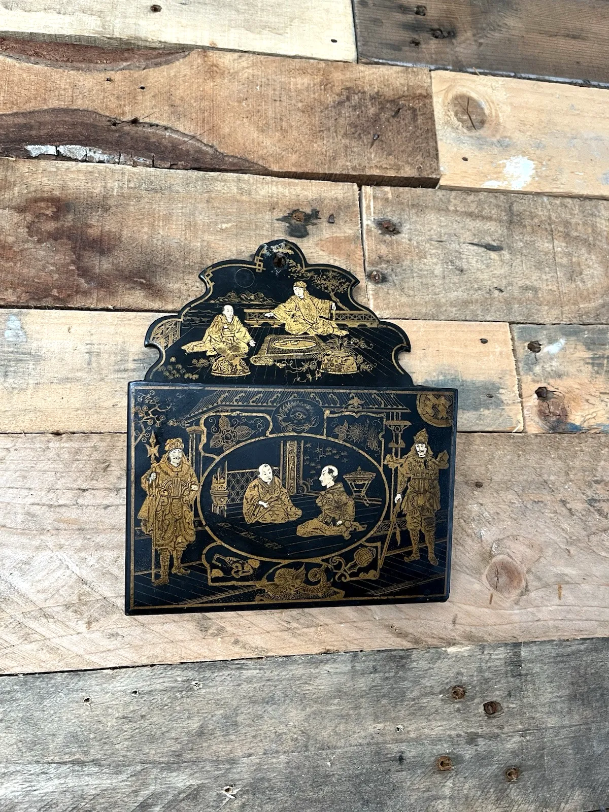 photo vintage Antique Chinoiserie Lacquer Papier Mache Wall Pocket Box Letter Rack Japonsime
