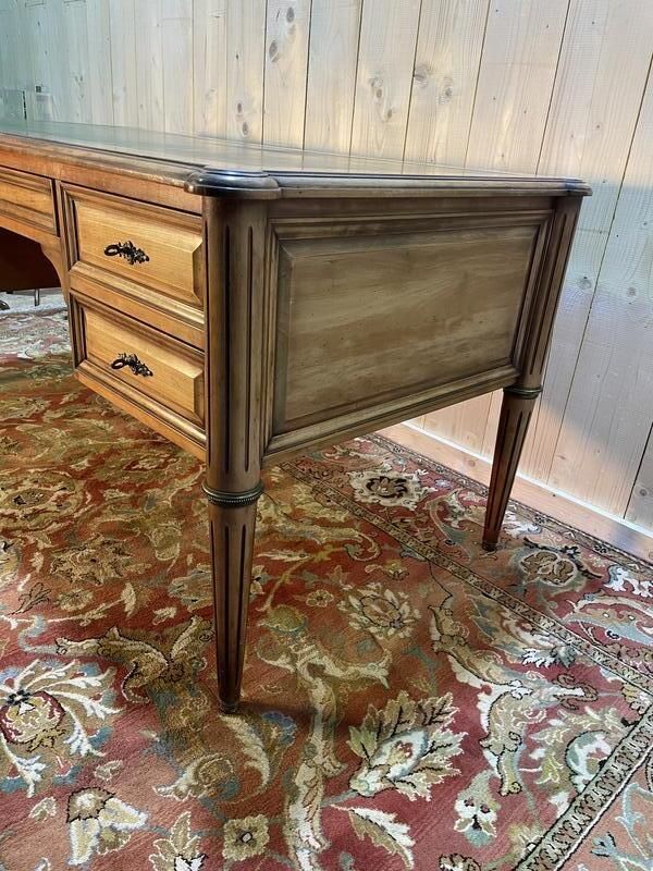 Bureau Plat De Style Louis XVI En Merisier Et Cuir Vert photo for sale