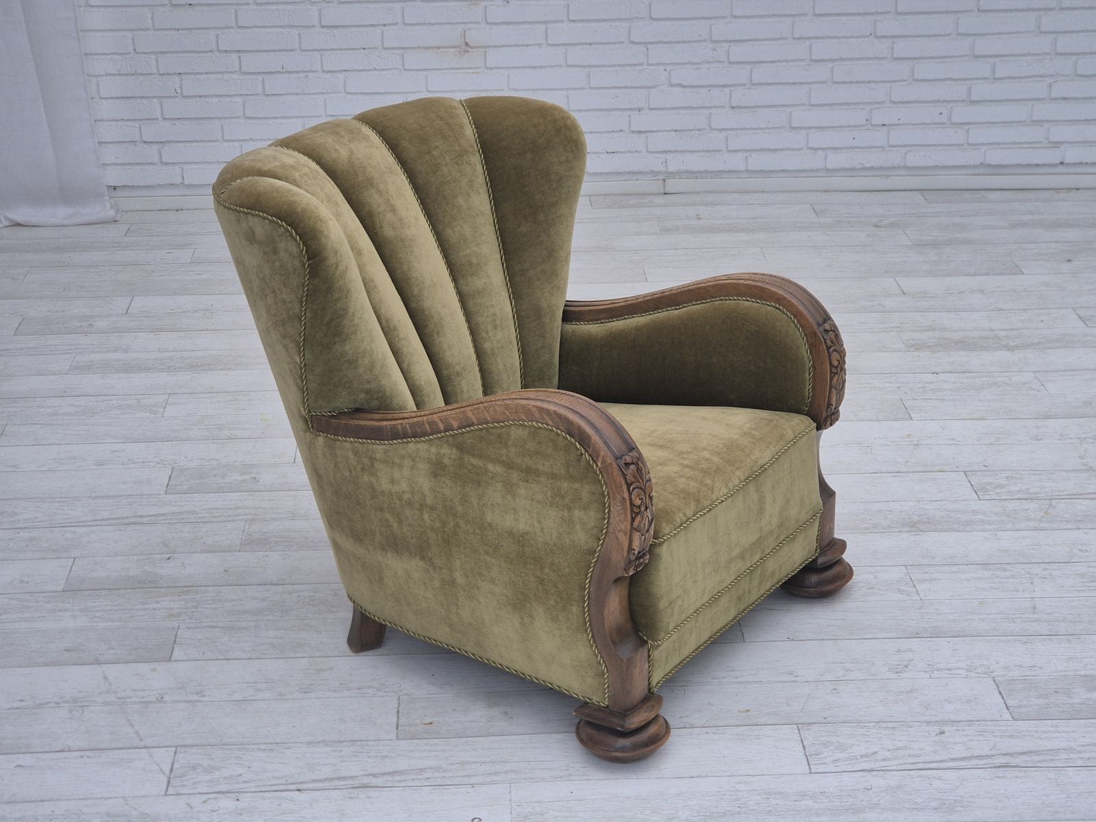 Jaren 1960, Deense Relax Fauteuil, Groen Meubelvelours, Eikenhout. photo furniture