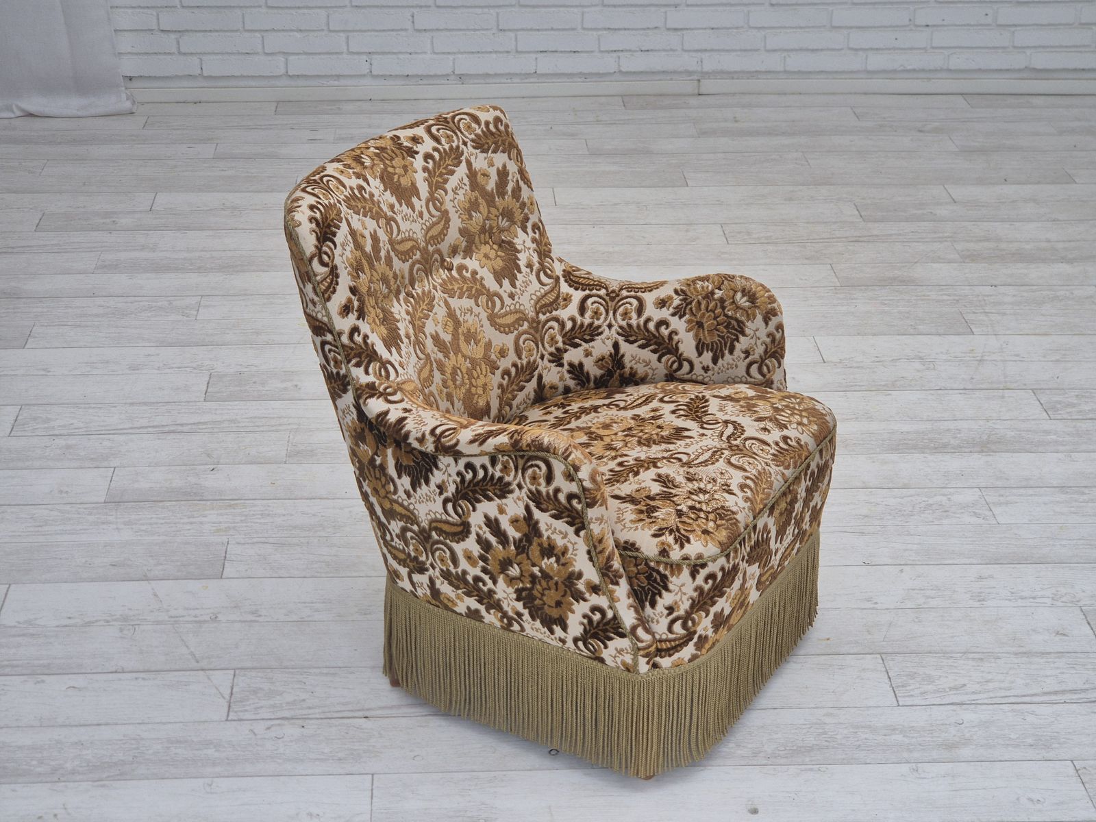 Jaren 1960, Deense Fauteuil, Meubelvelours, Essenhout. photo furniture
