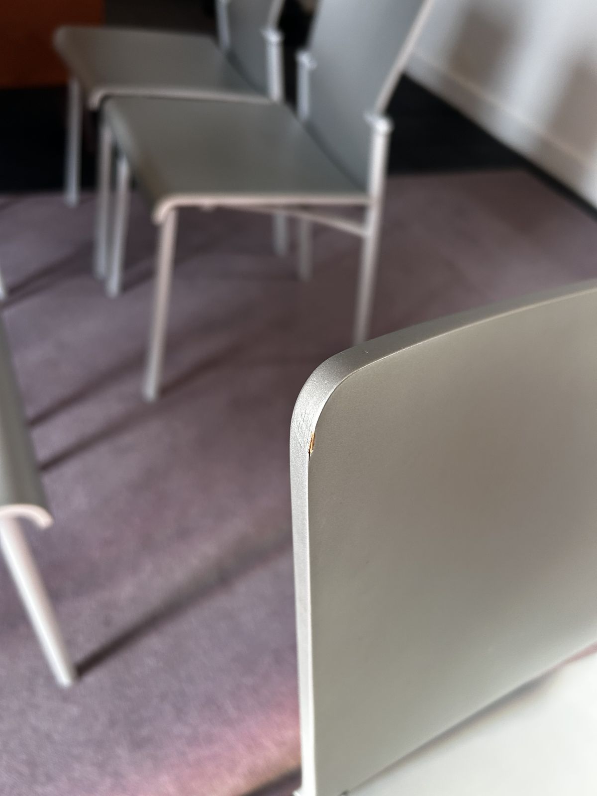 photo vintage Noas Glass Dining Table And 6 Noas Glisette Dining Chairs