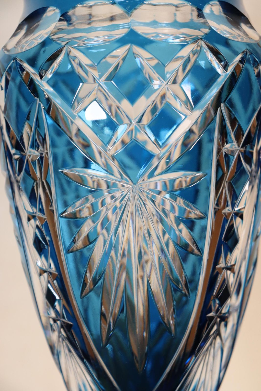 photo furniture Stunning Vase In Petrol Blue Crystal Attributed To The Val Saint Lambert Factory (St.262)