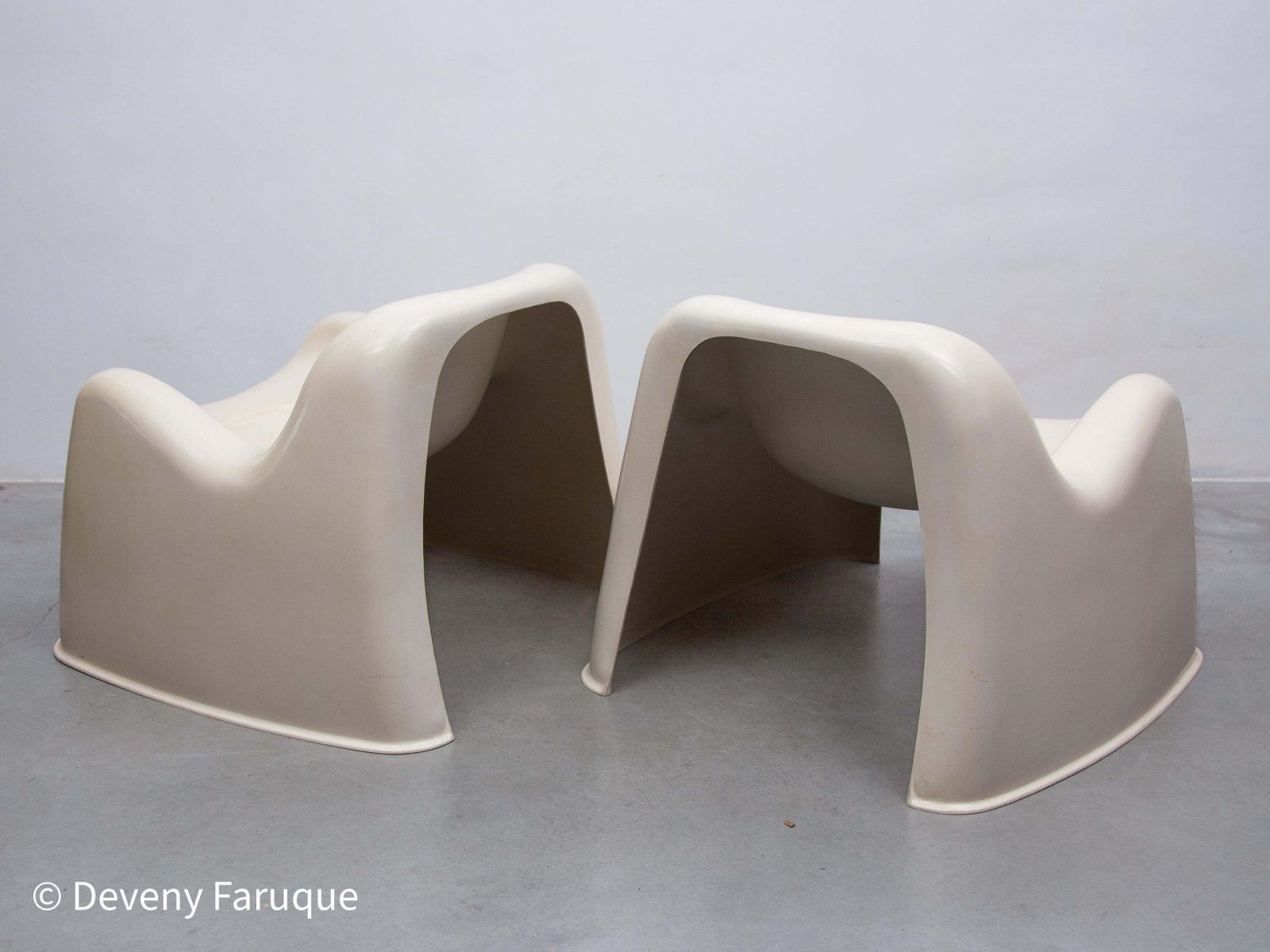 photo furniture Space Age Set Of Two "Toga" Artemide Lounge Chairs Designed By Sergio Mazza