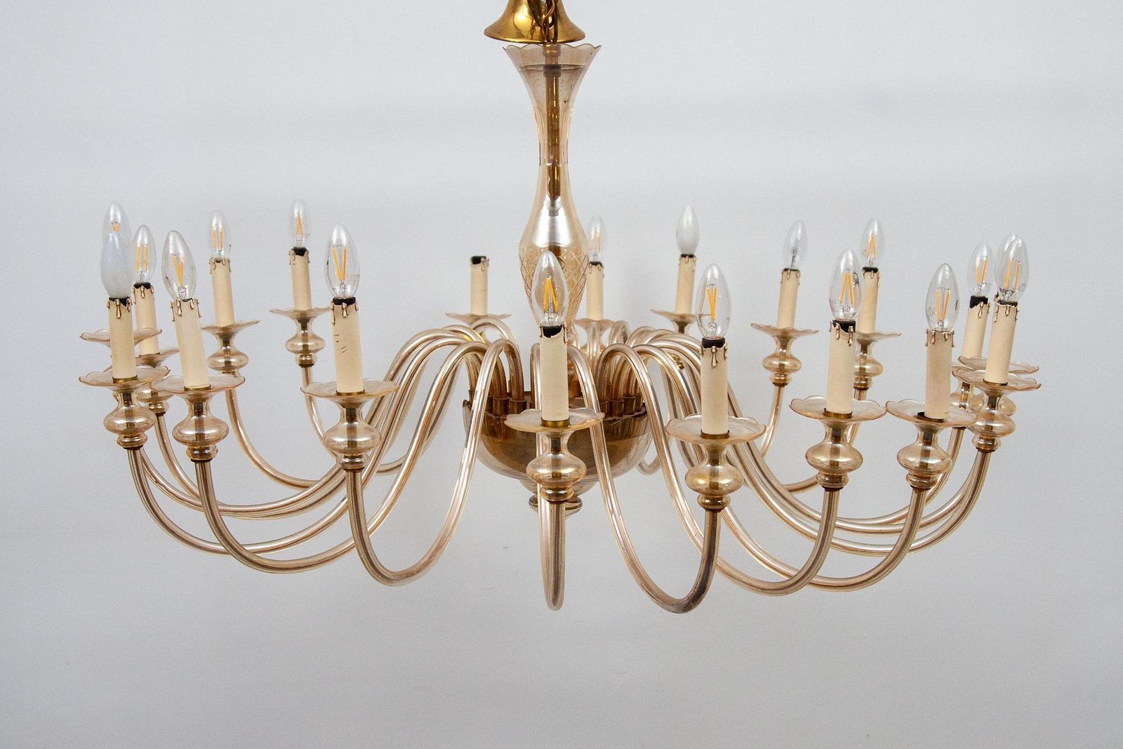 Hollywood Regency Murano Large Eighteen Arms Amber Glass Chandelier, 1950s photo Lighting