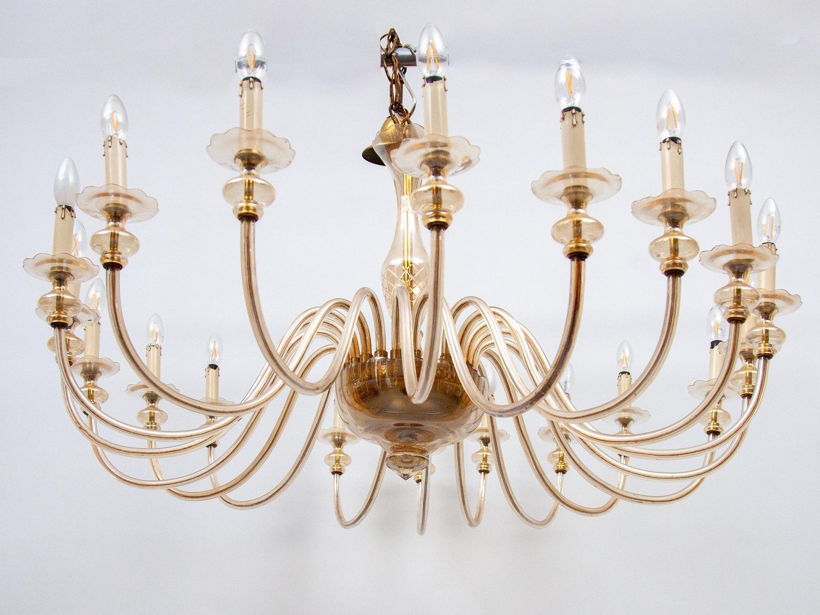 photo vintage Hollywood Regency Murano Large Eighteen Arms Amber Glass Chandelier, 1950s