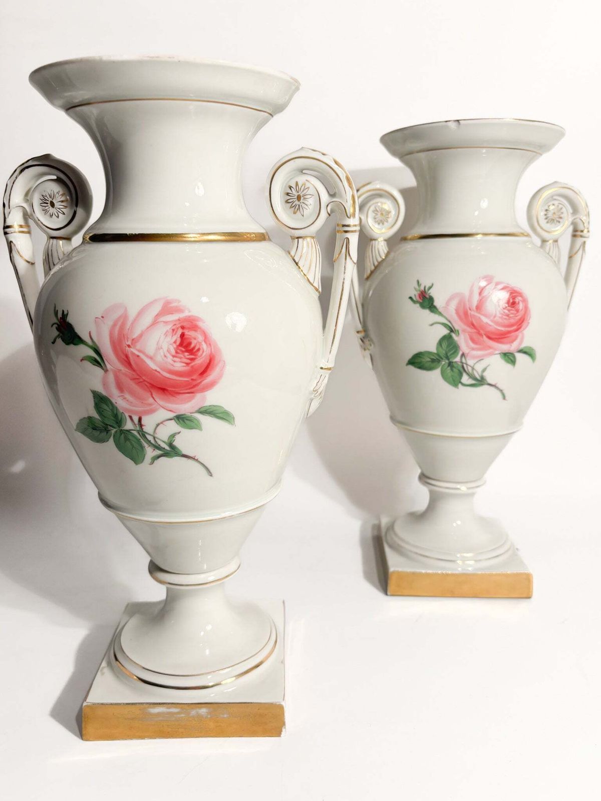 Pair Of Amphora Vases In Meissen Porcelain Red Rose Early 1900s photo furniture