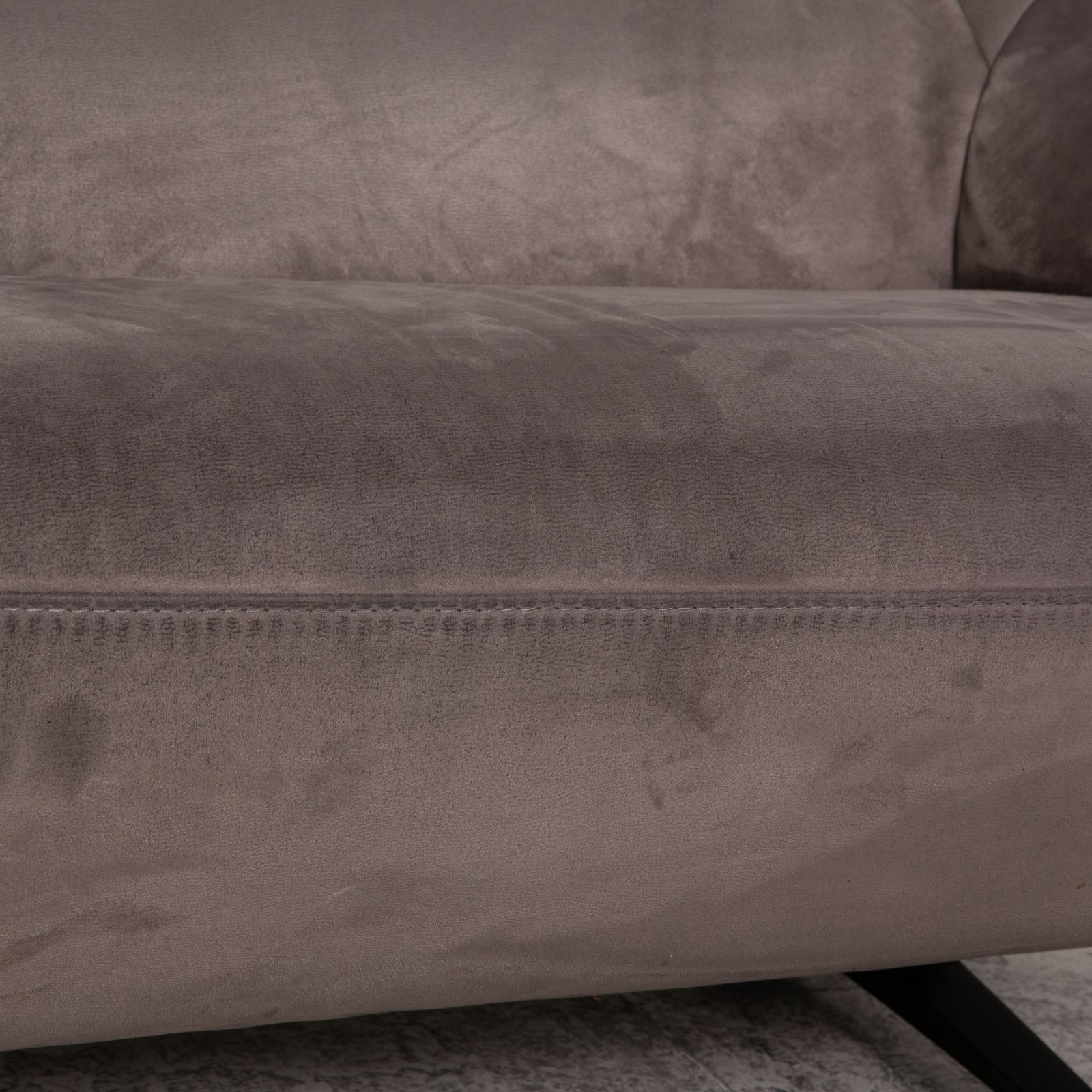 Canapé 2 places Mondo Malu en tissu gris taupe photo for sale