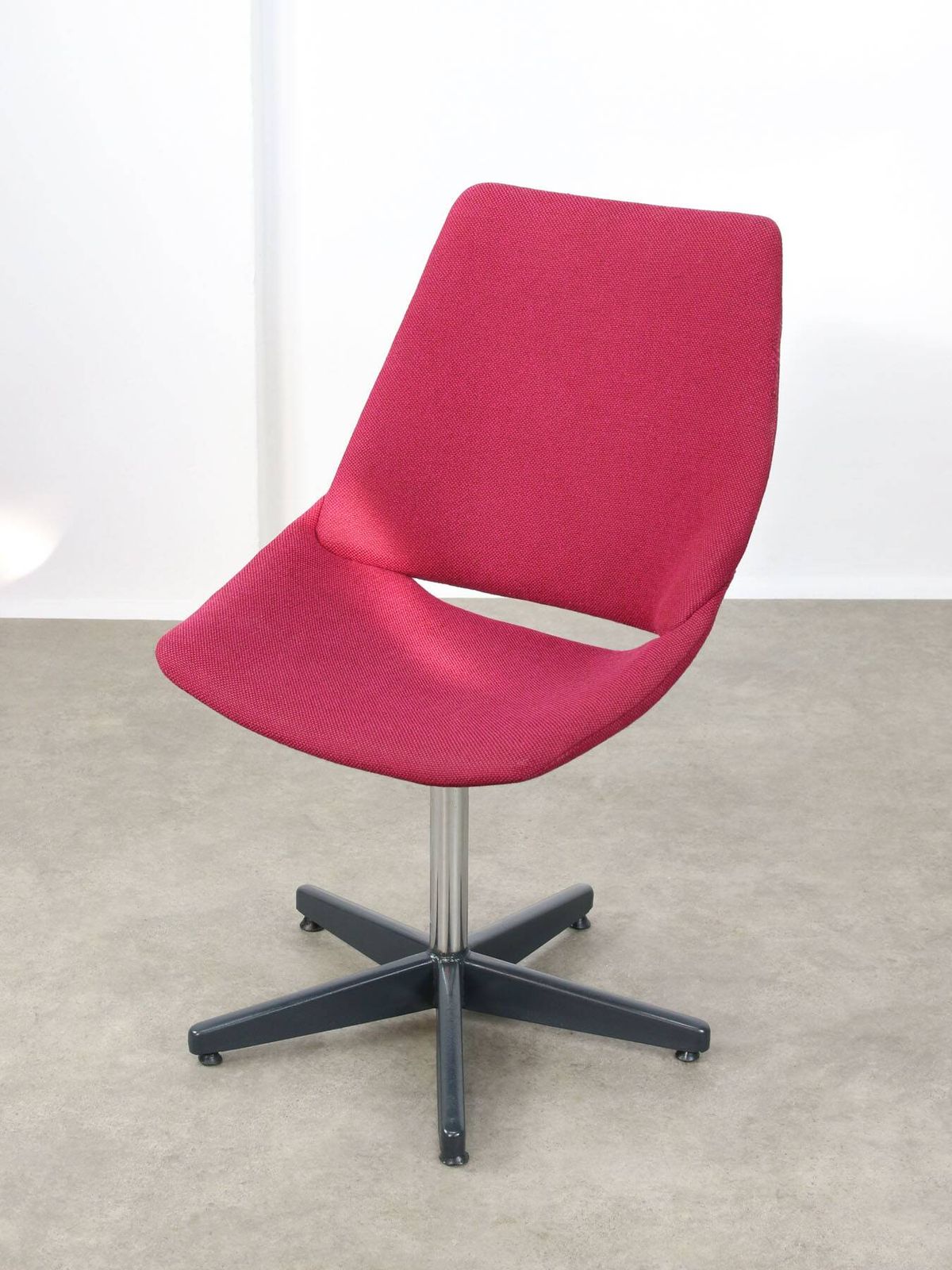 Pink Shell Swivel Chair By Niko Kralj For Stol Kamnik, 1970s photo furniture