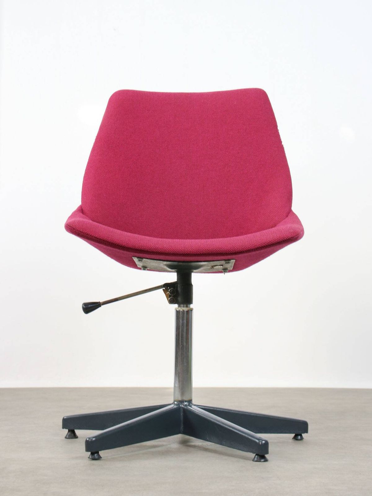 Pink Shell Swivel Chair By Niko Kralj For Stol Kamnik, 1970s photo 304.0