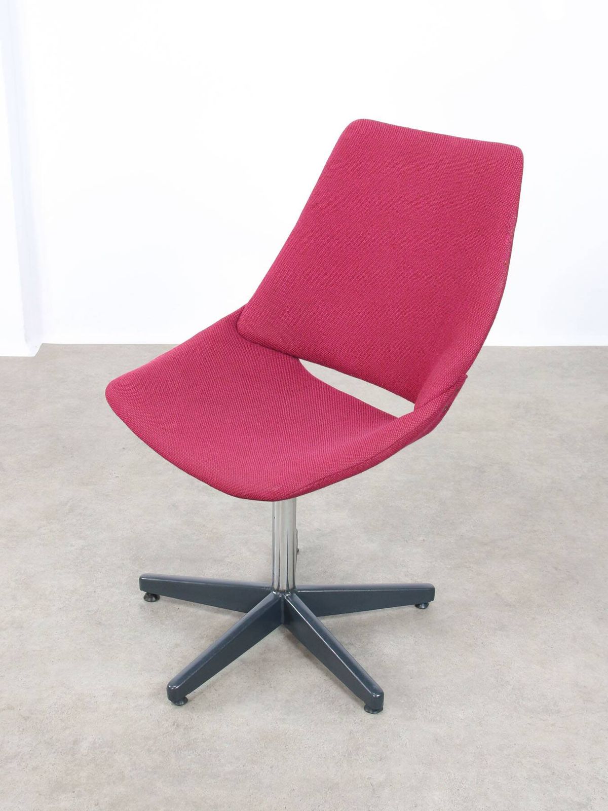 Pink Shell Swivel Chair By Niko Kralj For Stol Kamnik, 1970s photo vinterior