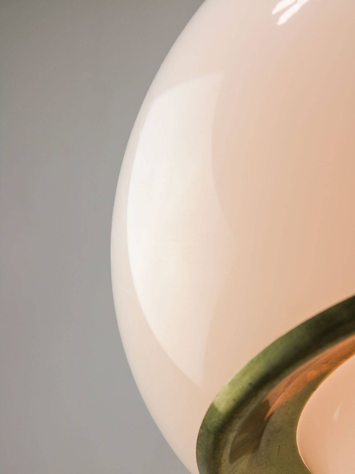 photo buy Rare White And Gold Bud Lamp By Luigi Massoni For Guzzini, 1960